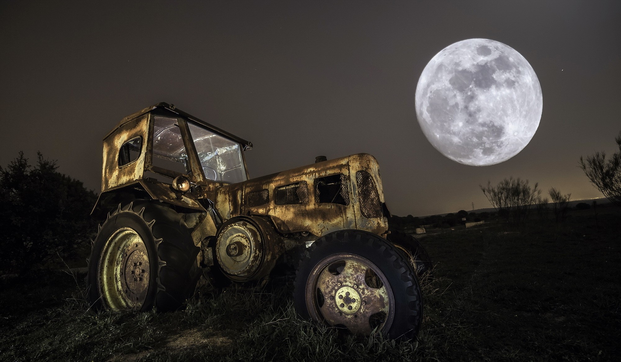General 2000x1165 Moon night tractors vehicle heavy equipment