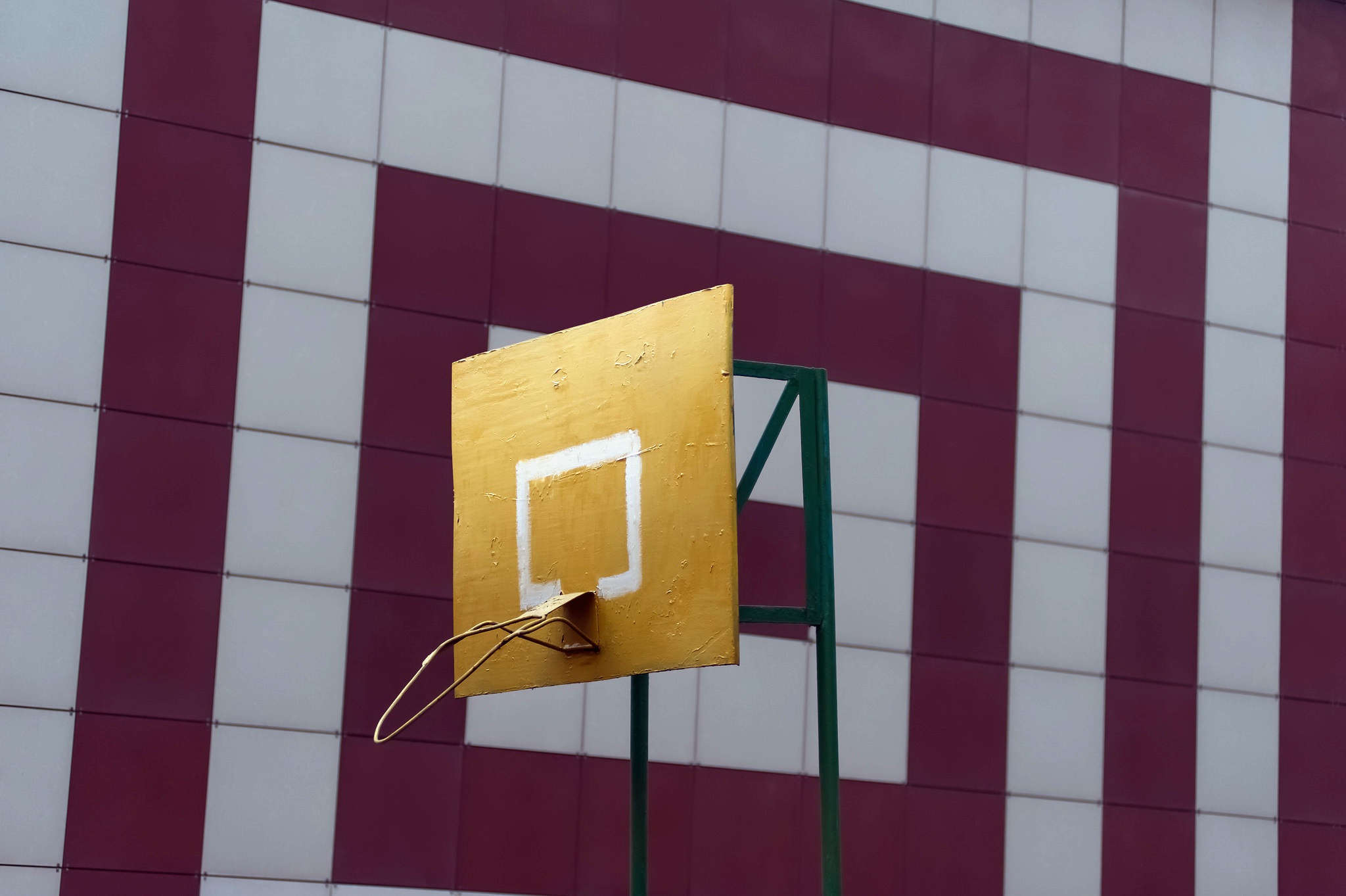 General 2048x1363 basketball sign hoop square yellow red gold artwork