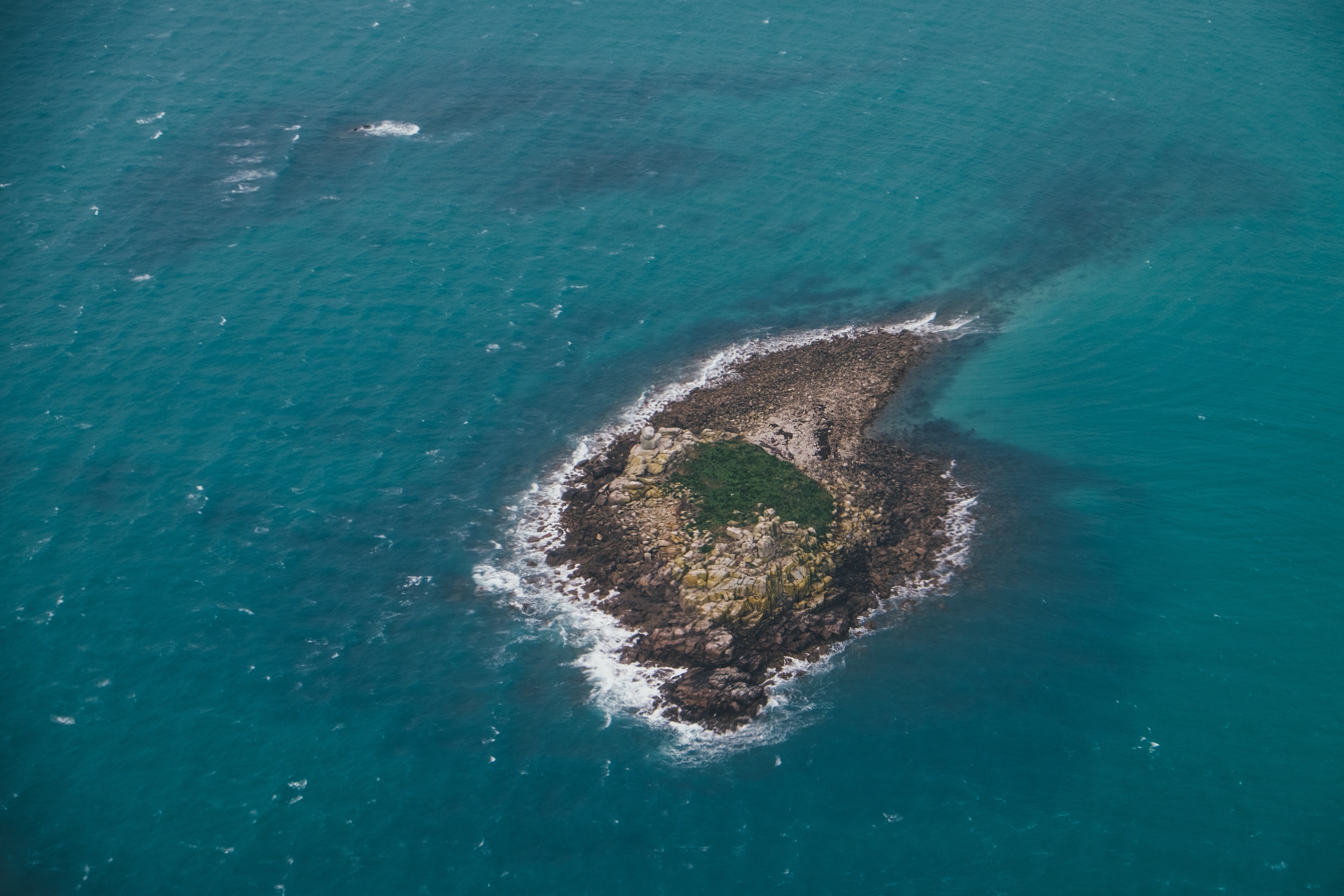 General 4000x2667 nature water sea island aerial view