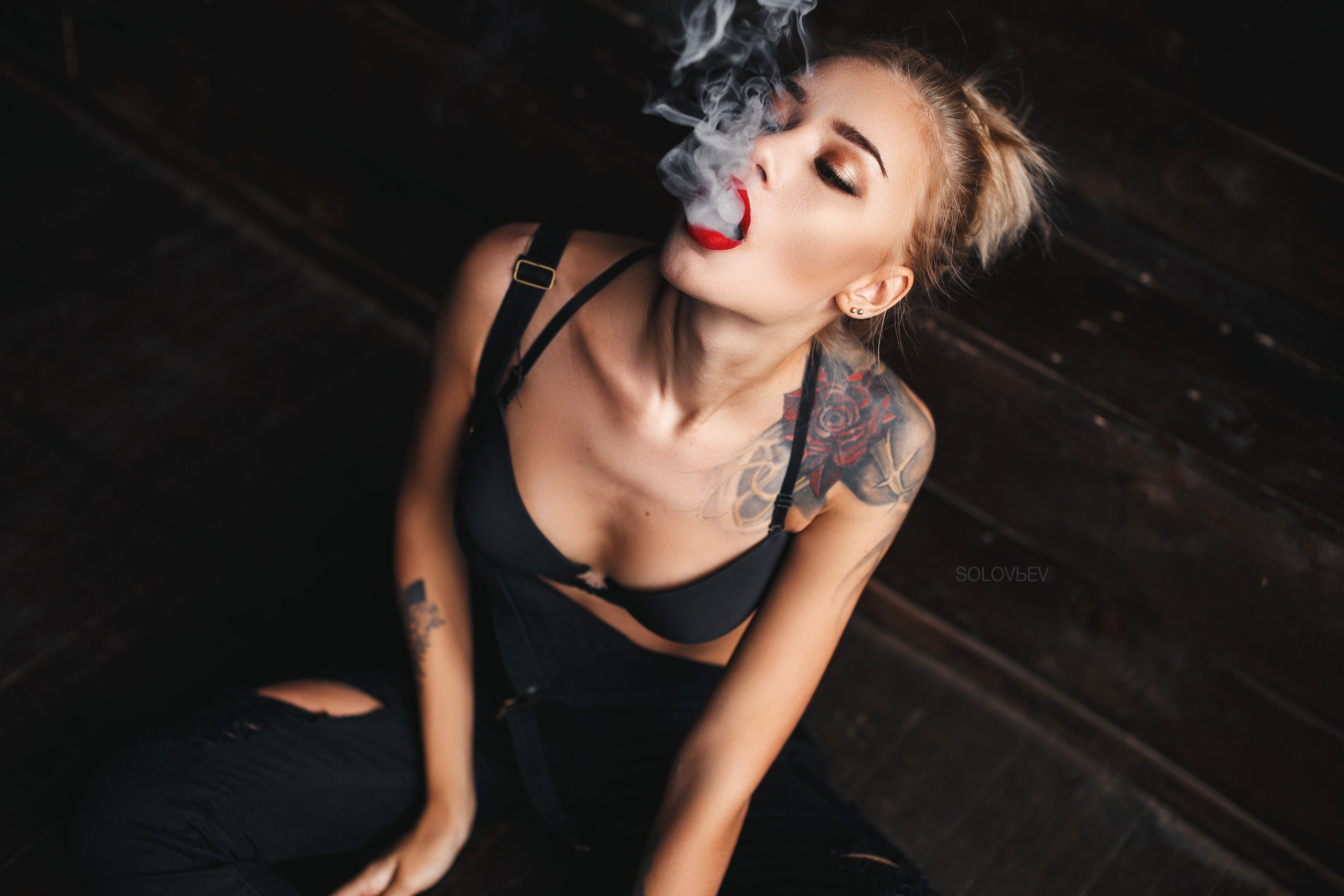 People 2560x1707 Alina Ostraya women tanned smoke tattoo black bras red lipstick sitting overalls blonde open mouth