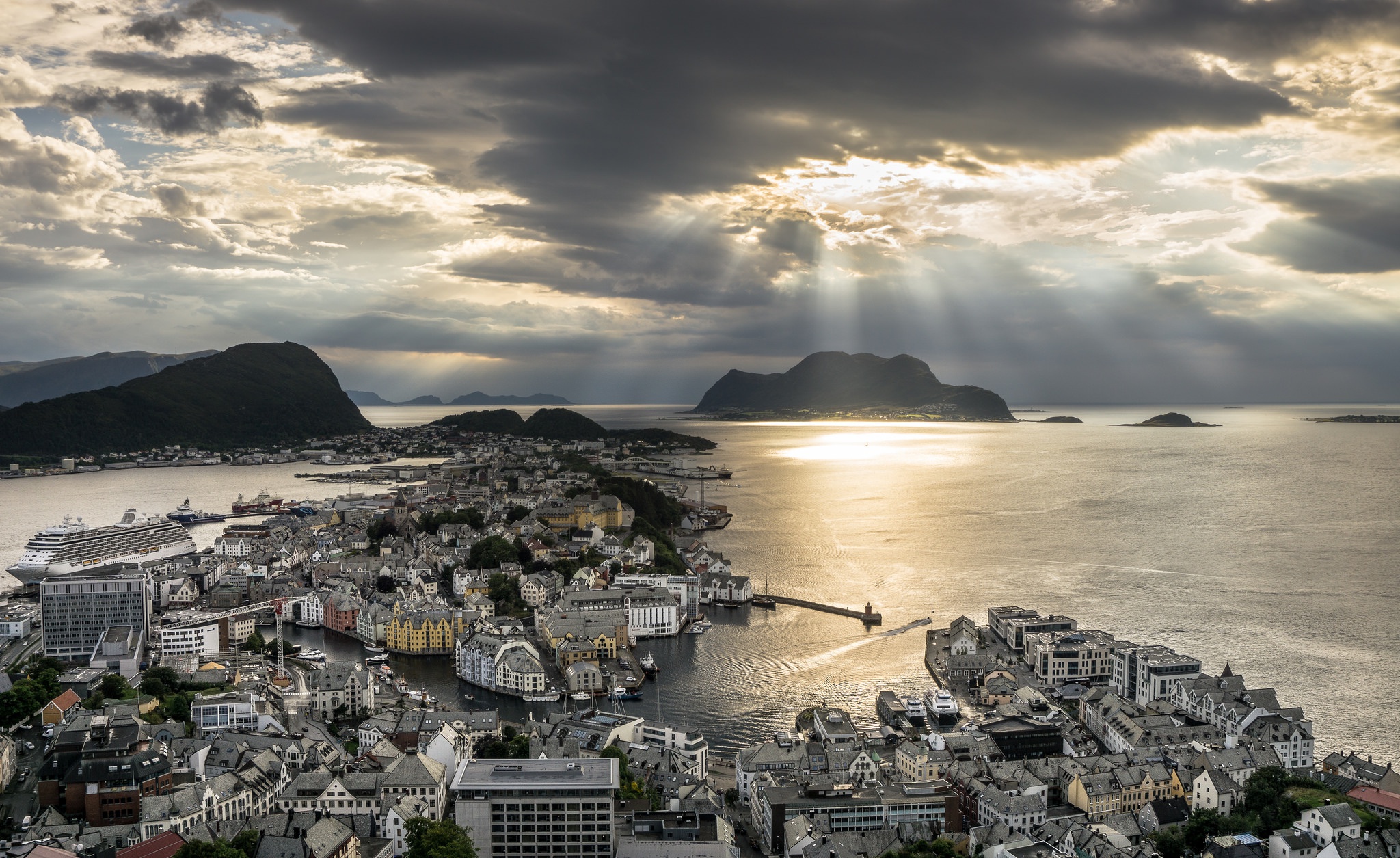 General 2048x1255 Norway sky cityscape