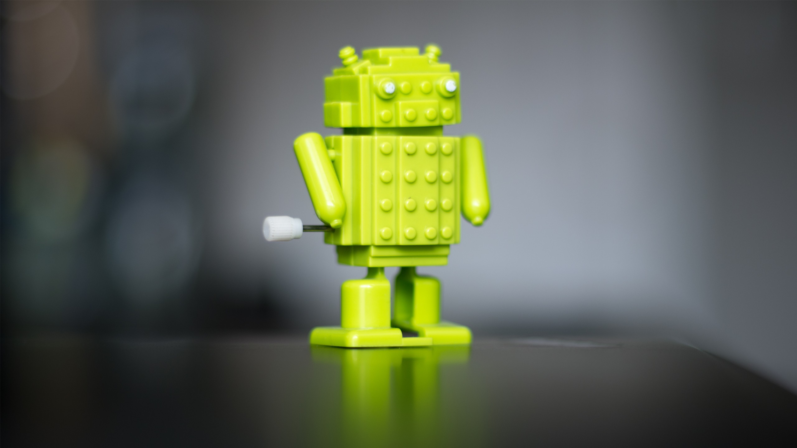 General 2560x1440 Android (operating system) robot bokeh blurred technology closeup miniatures blurry background green