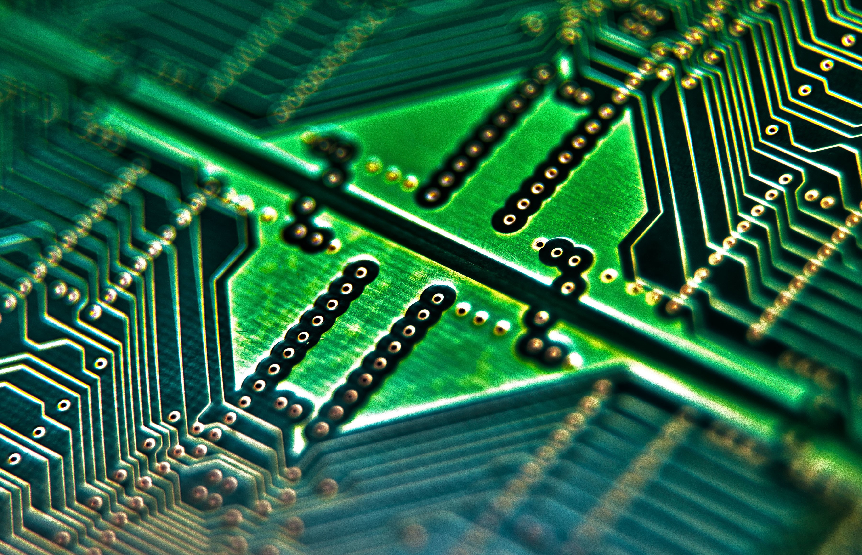 General 3600x2318 macro chips PCB green hardware