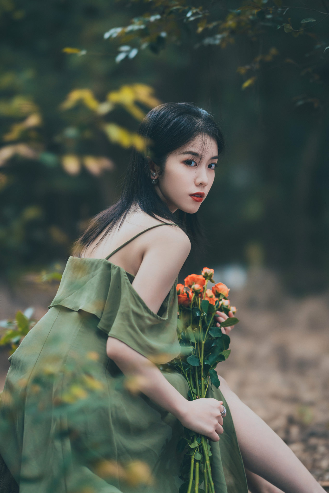 People 1366x2048 Qin Xiaoqiang women dark hair dress green clothing flowers Asian depth of field