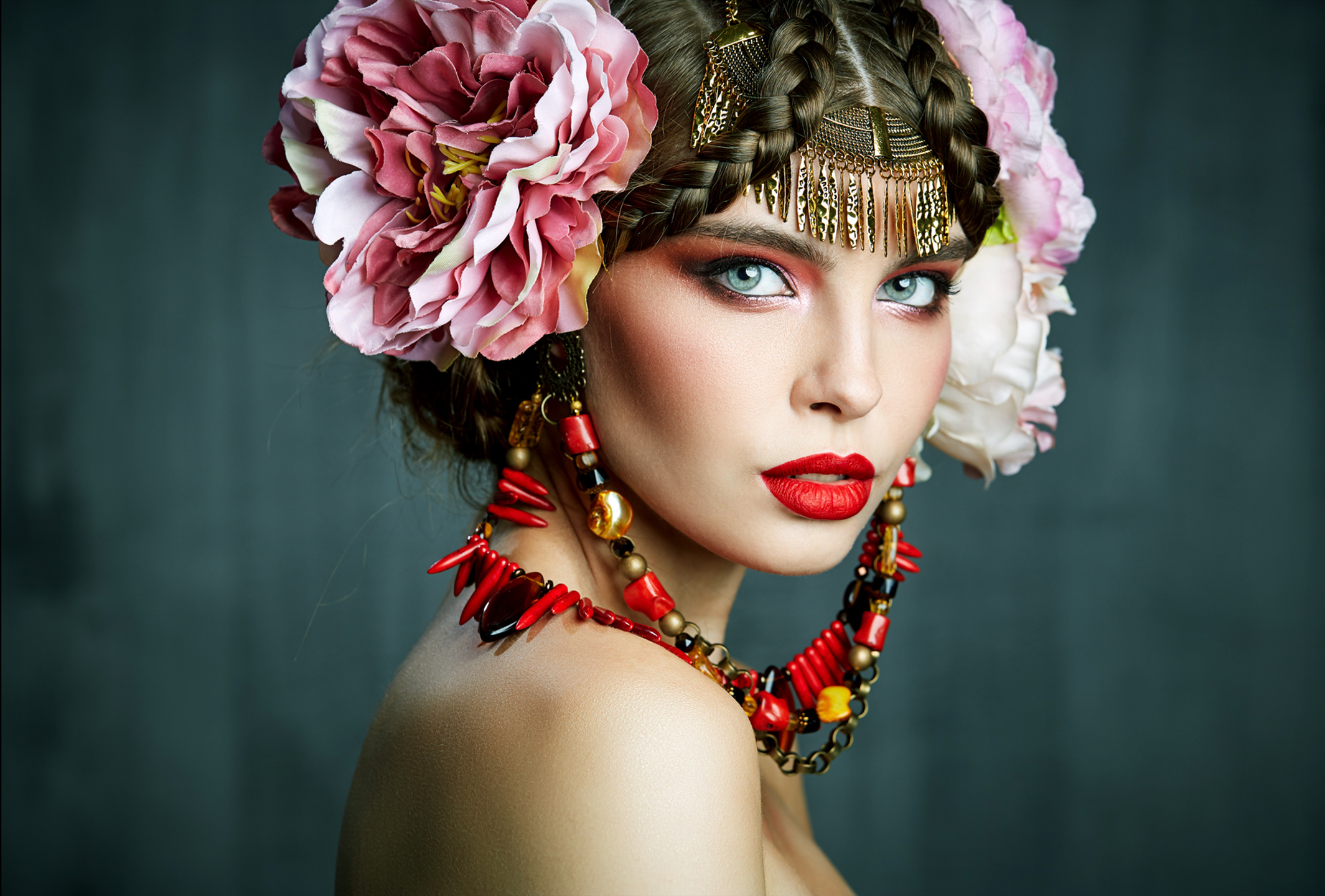 People 2129x1440 Pavel Reband women portrait glamour makeup jewelry closeup