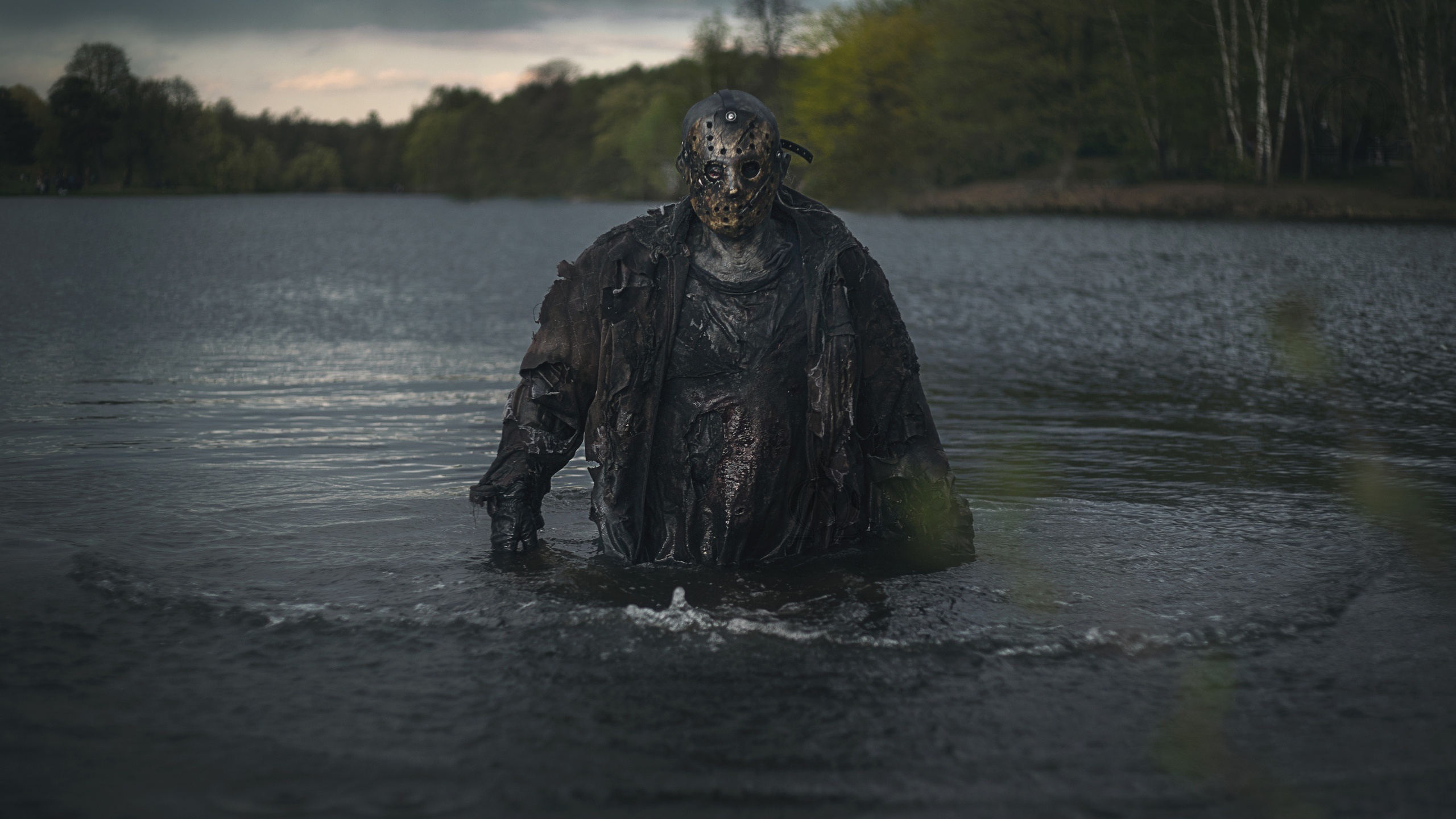 General 2560x1440 Jason Voorhees Friday the 13th movies horror mask artwork water standing in water trees looking at viewer film stills wet clothing men Freddy vs. Jason (Movie)