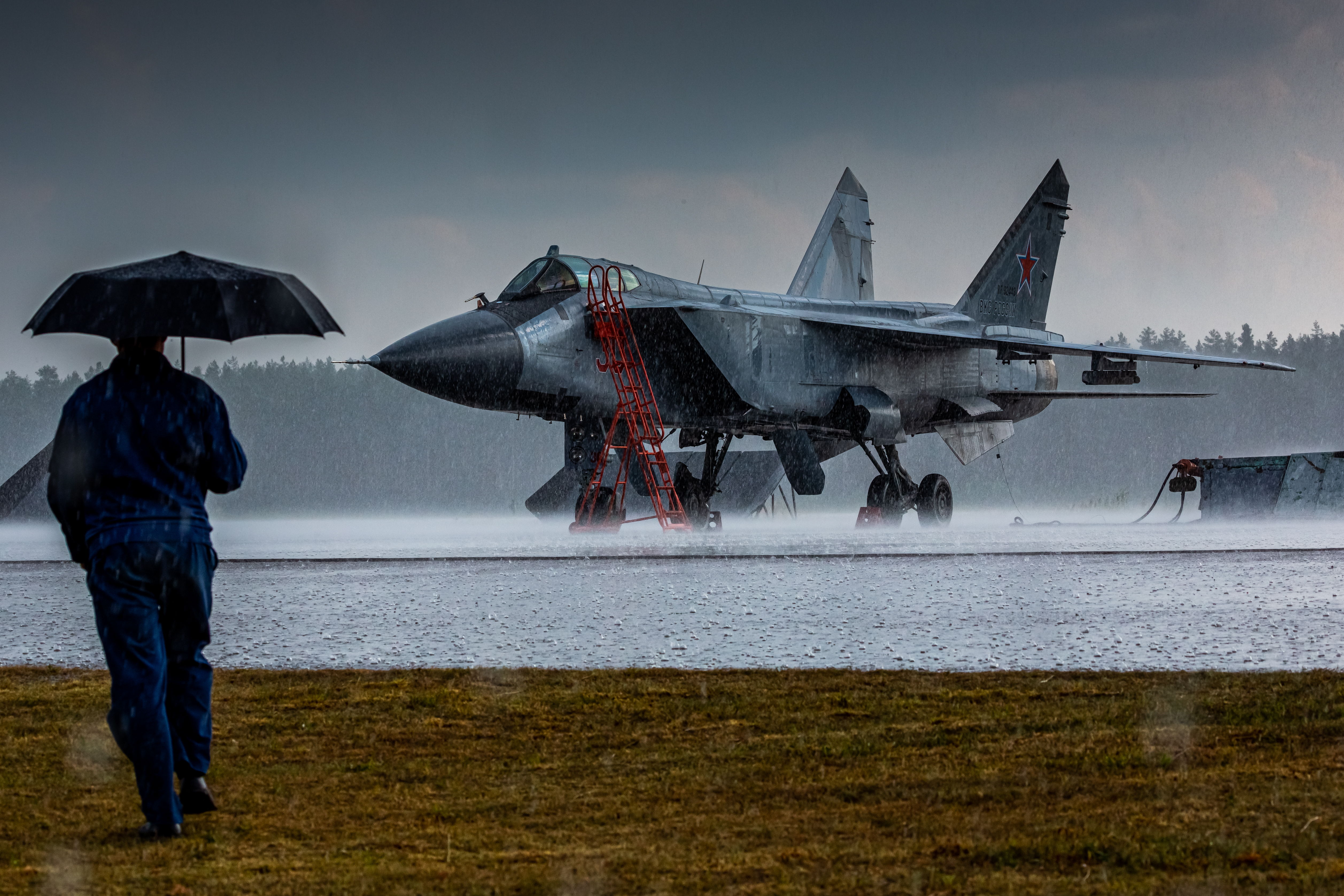 General 5029x3353 jet fighter Mikoyan MiG-31 rain military aircraft