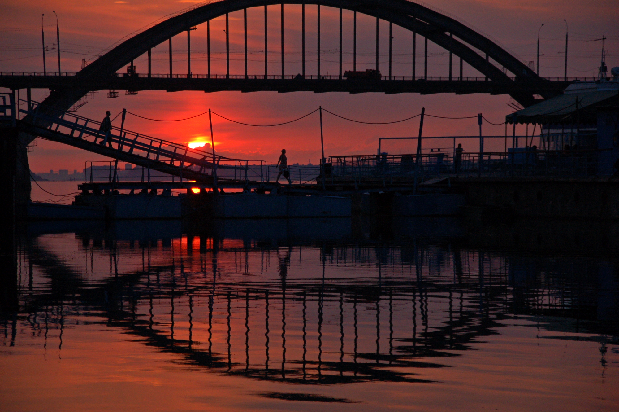 General 2000x1330 architecture building photography bridge river reflection sunset people silhouette low light