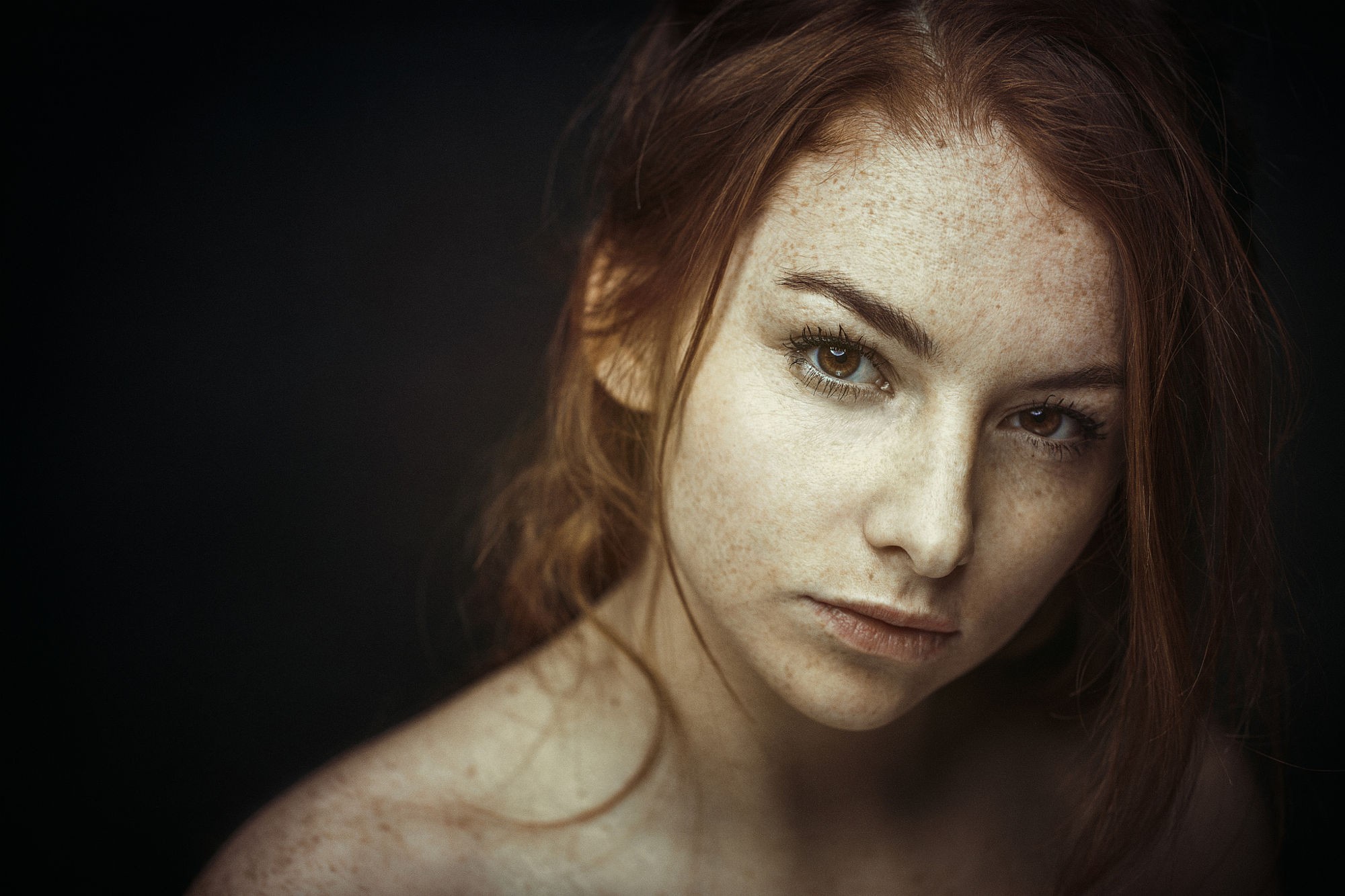People 2000x1333 redhead women looking at viewer face freckles women indoors indoors closeup black background simple background model studio