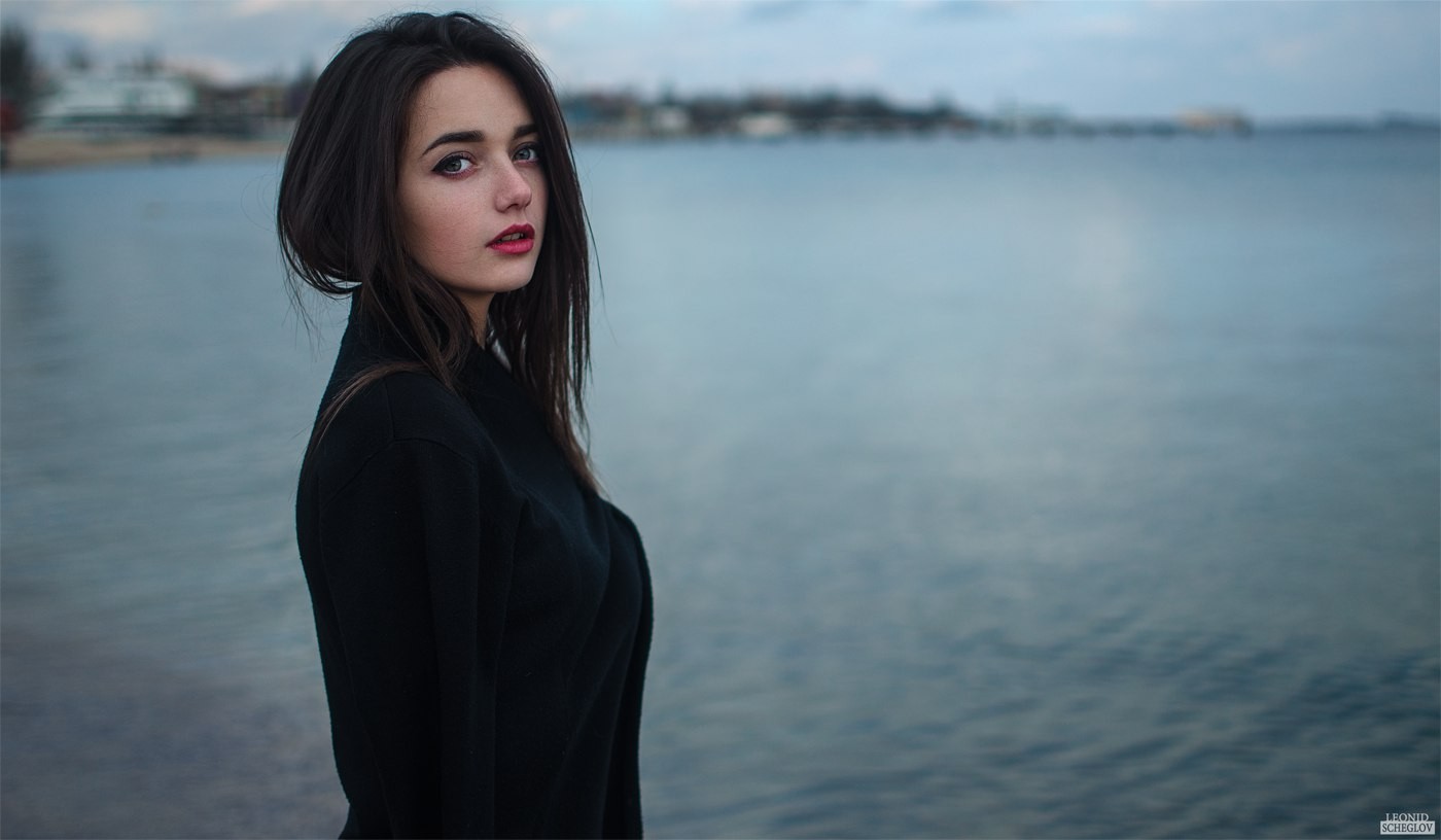 People 1400x816 women brunette face water looking at viewer long hair green eyes lips women outdoors parted lips red lipstick black clothing watermarked model portrait Leonid Scheglov young women