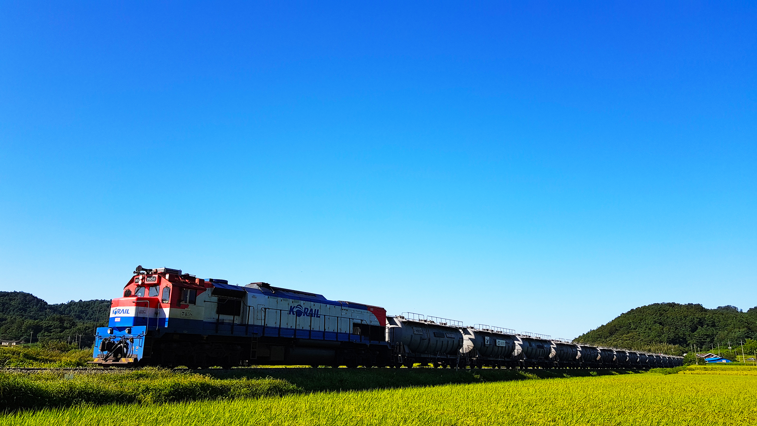 General 2560x1440 train freight train South Korea farm landscape