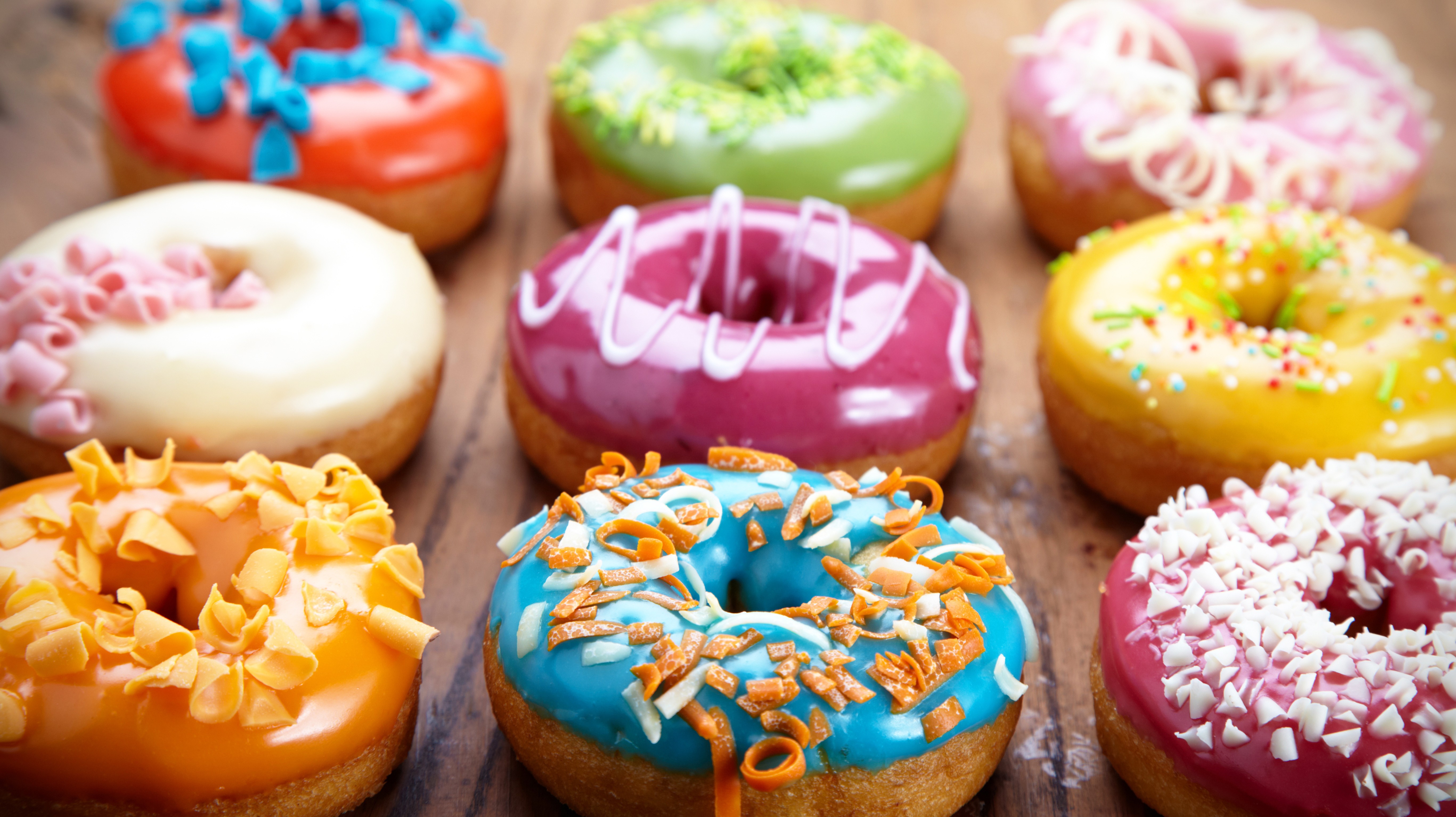 General 5467x3067 doughnuts food dessert sweets depth of field colorful cyan red vibrant donut still life