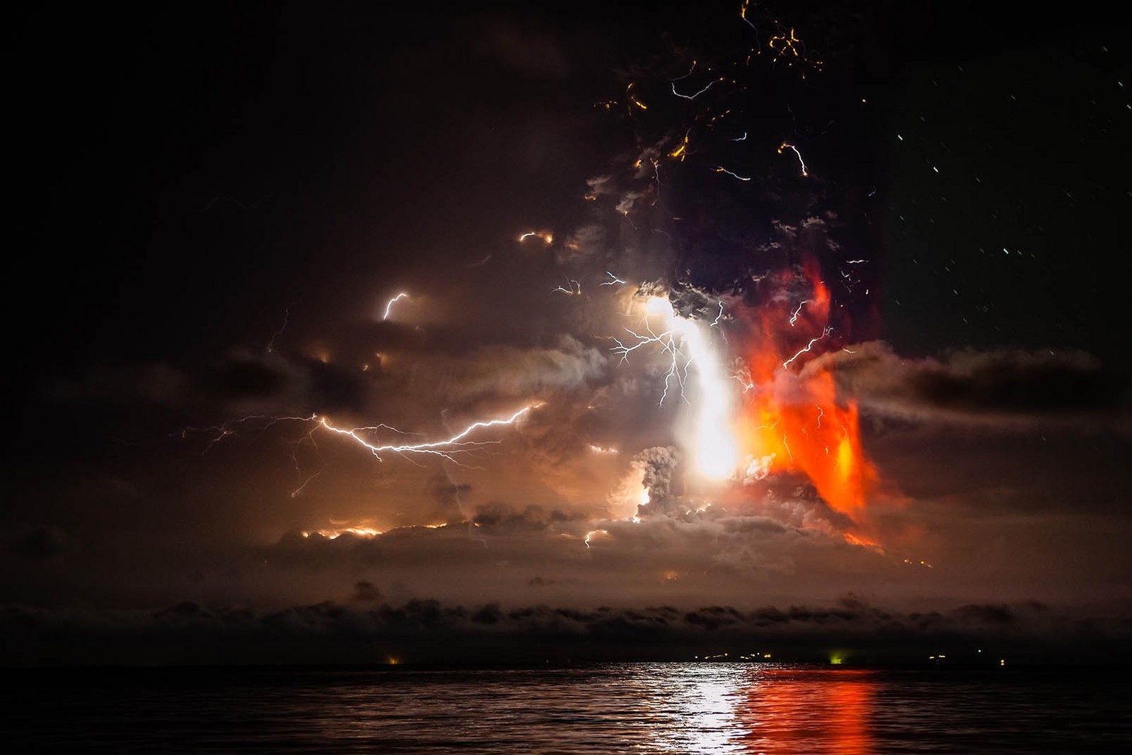 General 1600x1067 nature landscape photography Calbuco Volcano eruption lightning smoke lava sea night Chile South America volcanic eruption