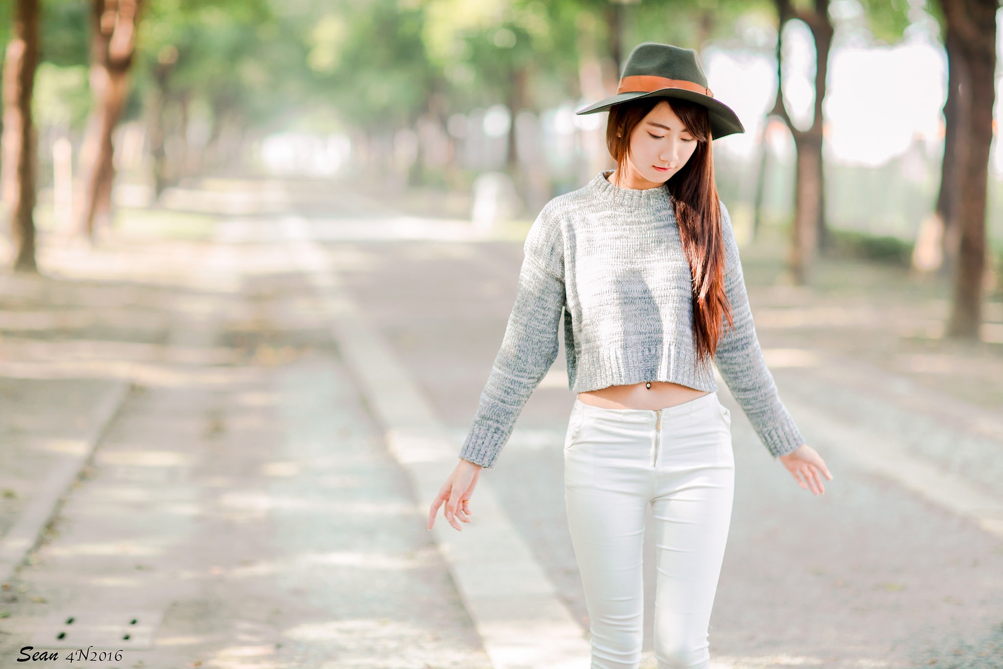 People 2048x1366 hat millinery skinny sweater Asian women