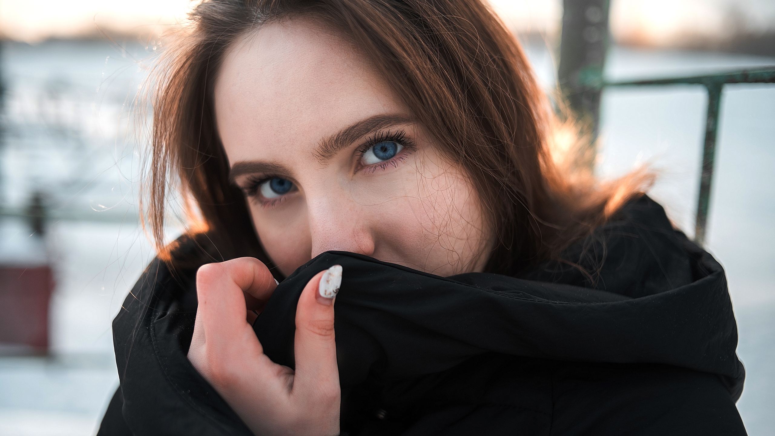 People 2560x1440 women blue eyes portrait face black coat women outdoors snow winter