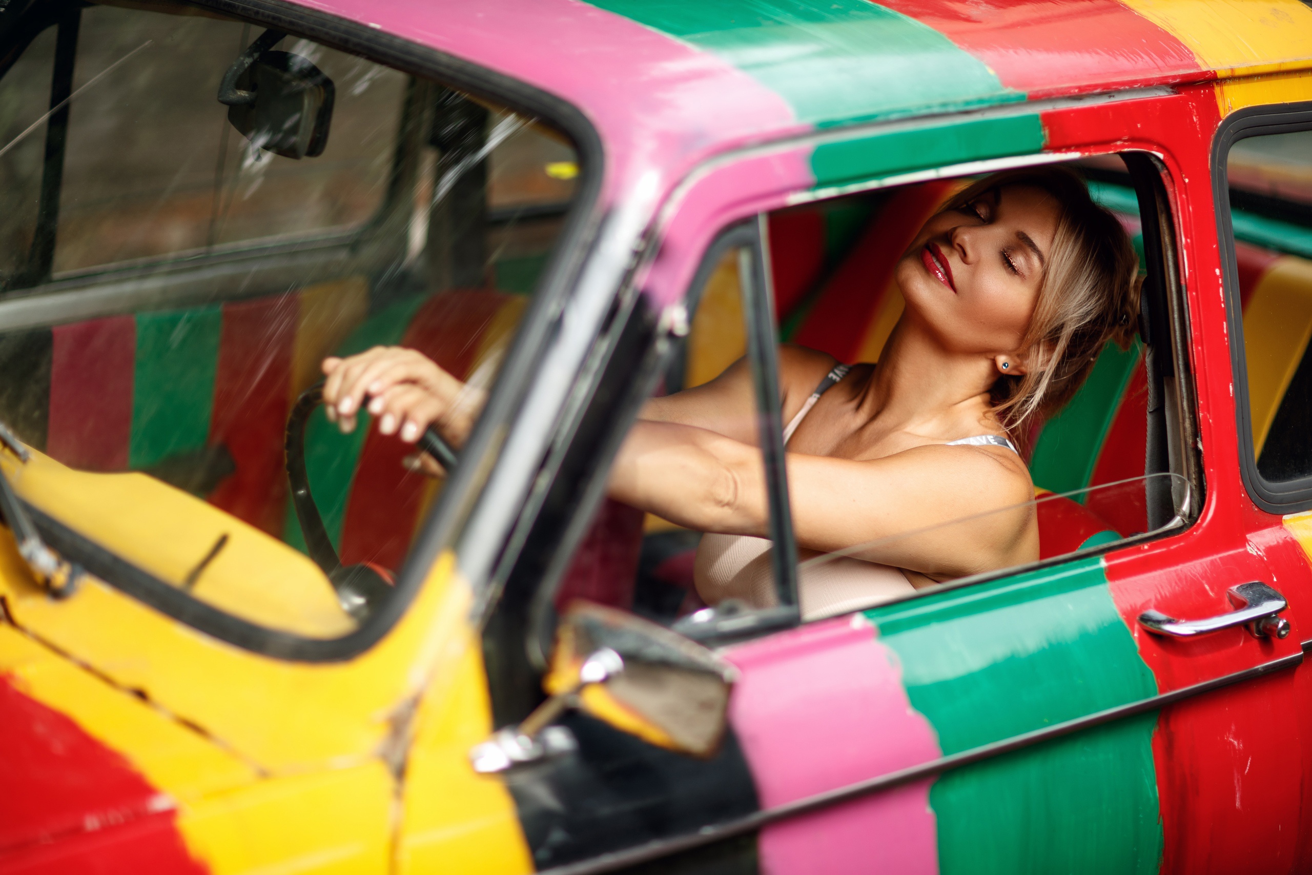 People 2560x1707 women model makeup blonde closed eyes car vehicle women with cars colorful ZAZ