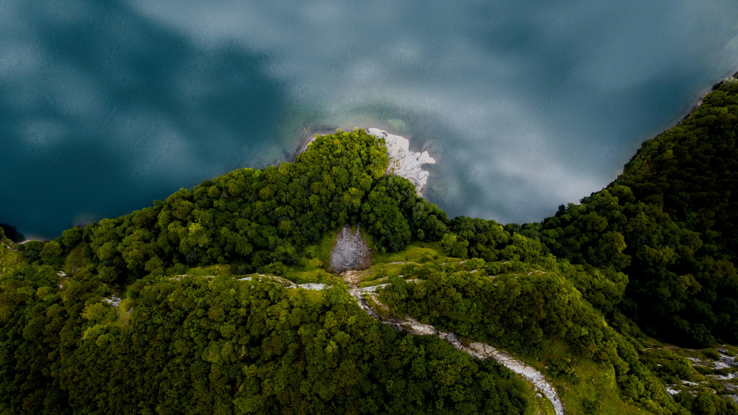 General 2560x1440 nature landscape trees forest water water ripples drone photo aerial view lake Klöntalersee Switzerland Kodex1213