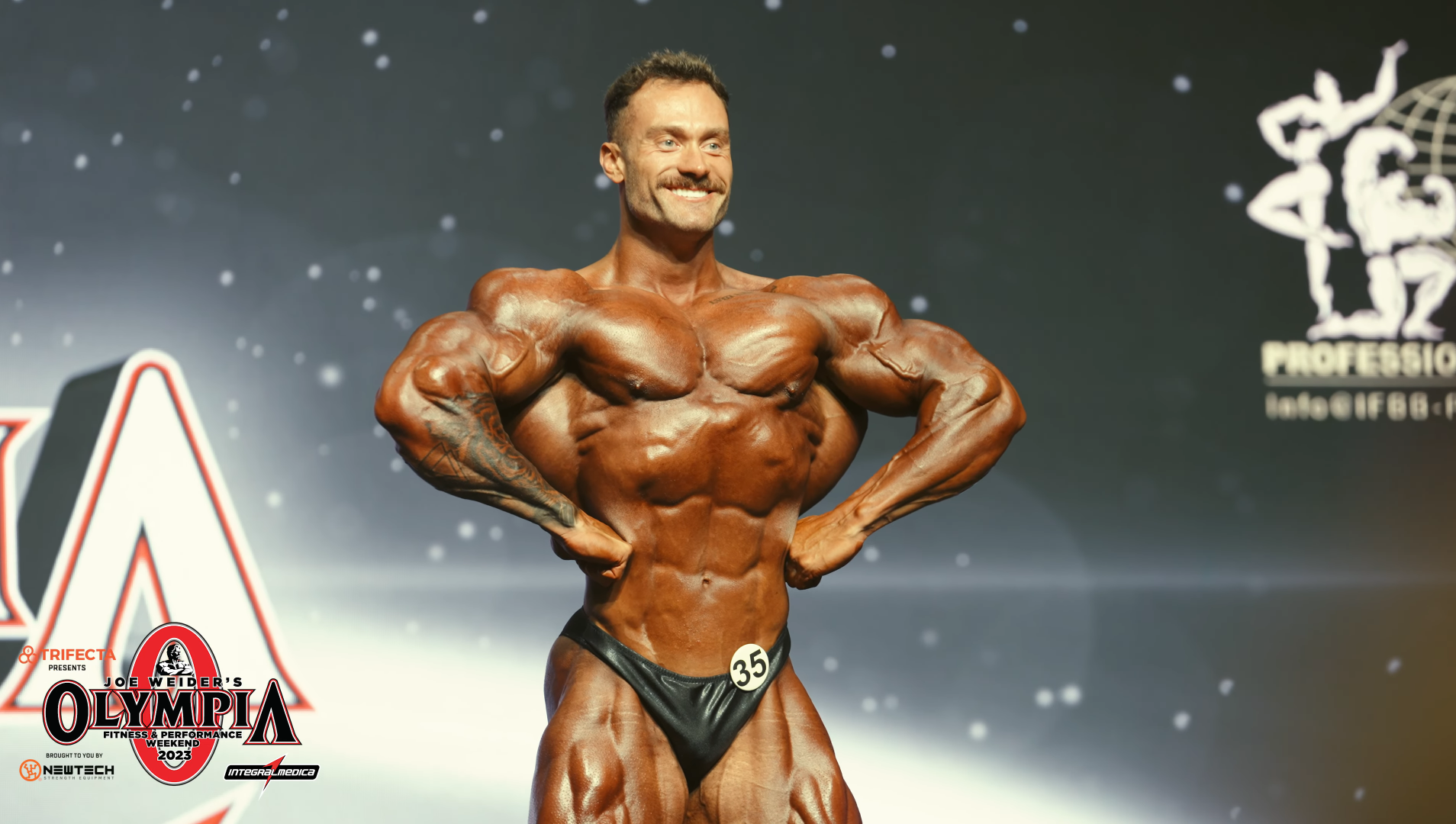 Download Chris Bumstead And Terrence Classic Physique Wallpaper | Wallpapers .com