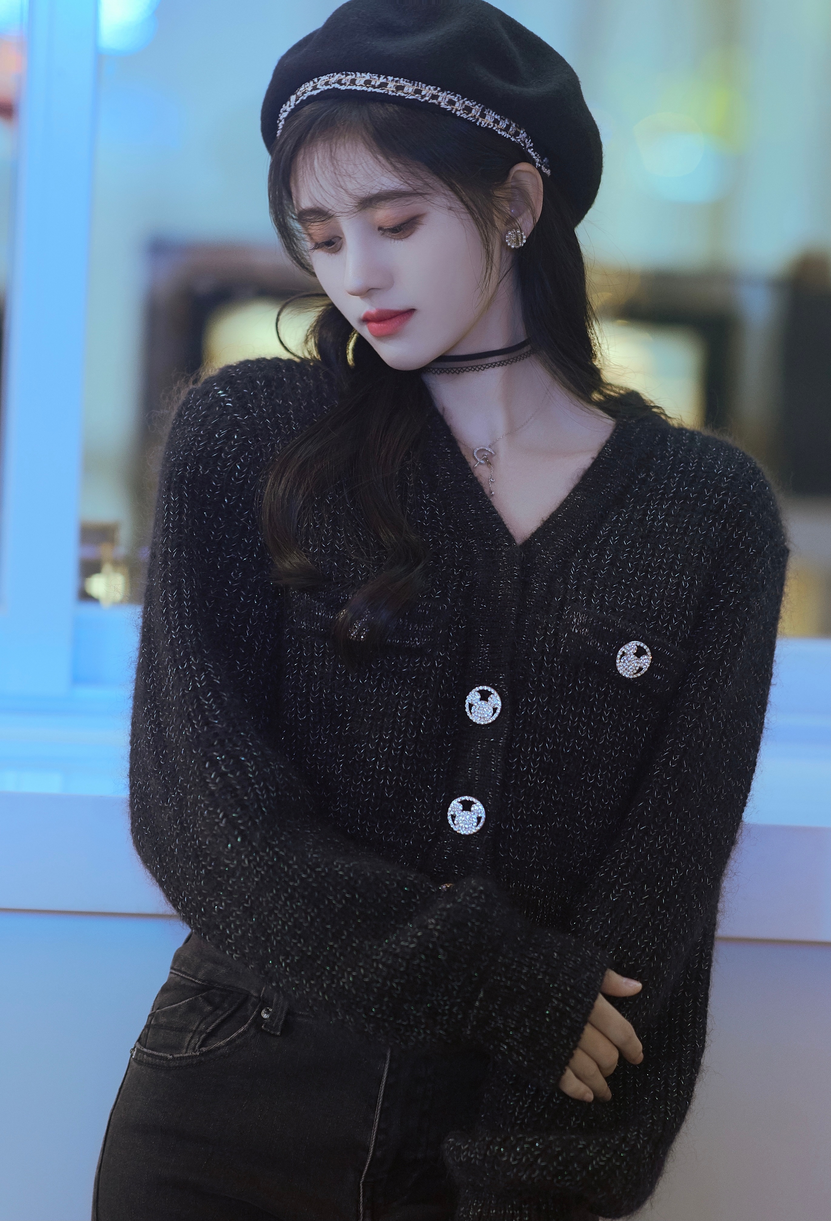 People 2741x4029 Kiku Ju Jingyi Idol actress singer women Chinese Asian berets black hair pearl earrings necklace black sweater
