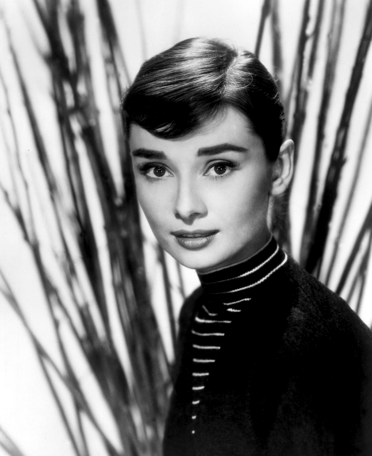 People 1225x1500 Audrey Hepburn women actress brunette monochrome short hair Hollywood