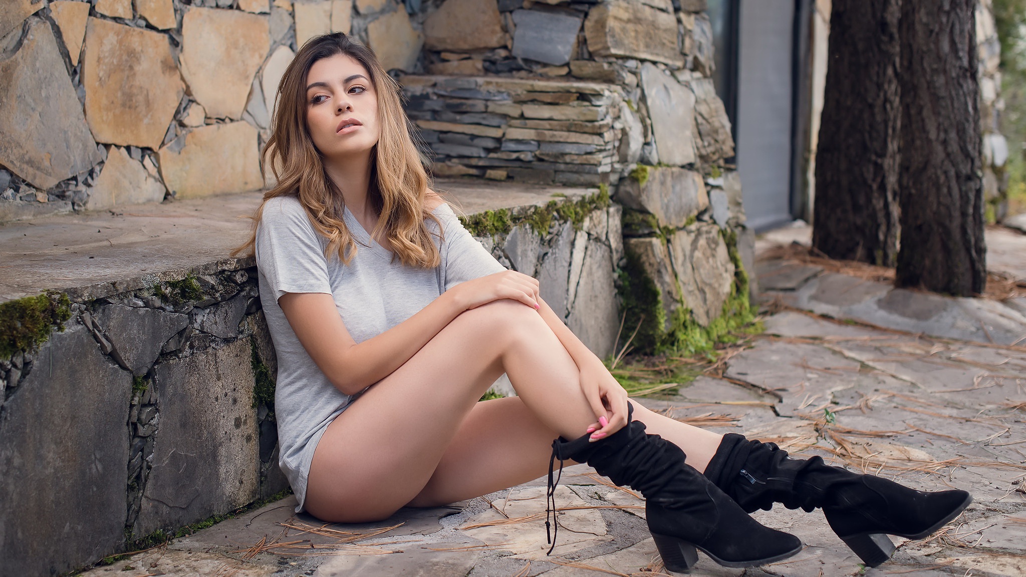 People 2048x1152 women model brunette dyed hair looking away sitting thighs legs women outdoors heels pink nails painted nails T-shirt grey t-shirt