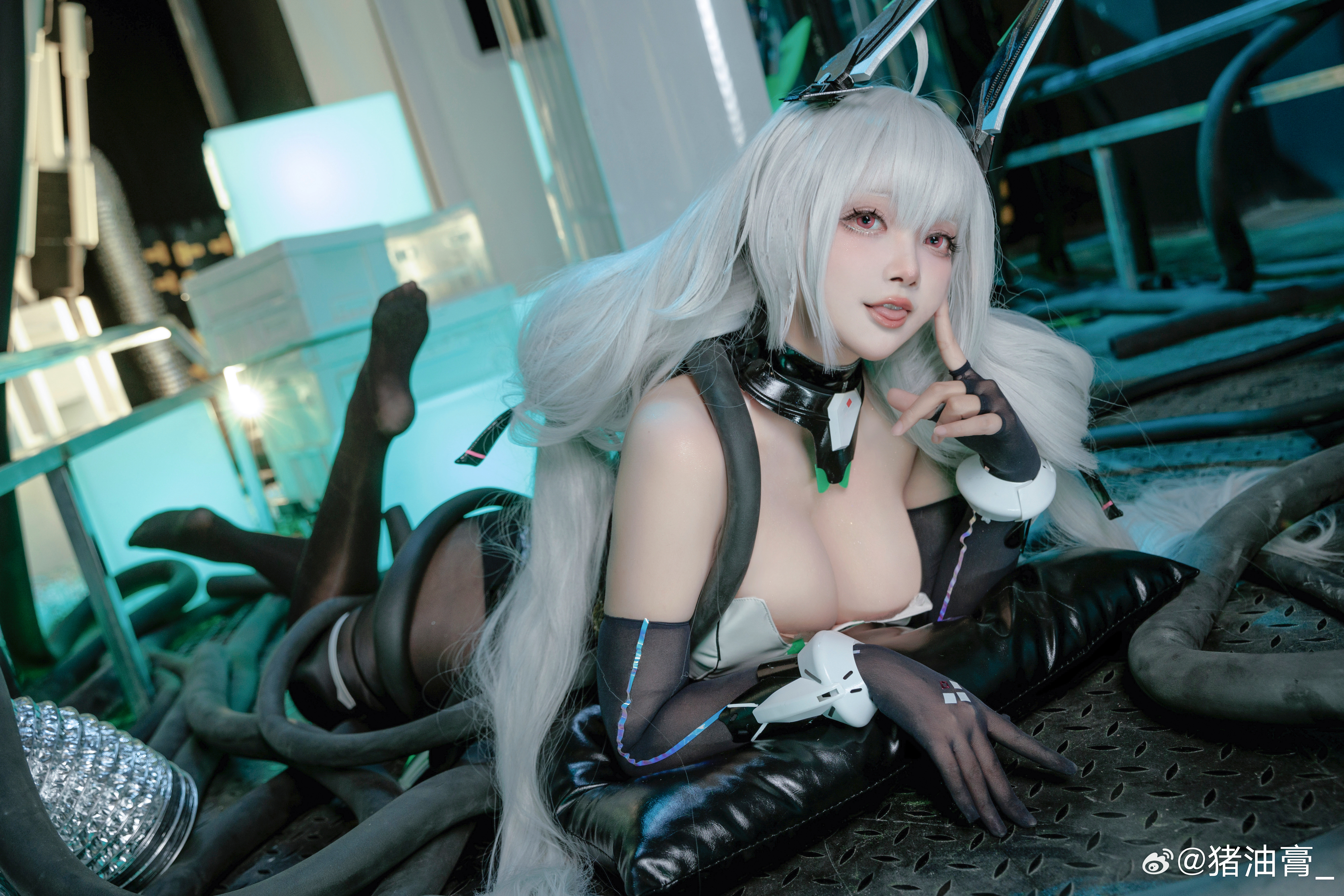 People 5472x3648 cosplay Asian women Natsume0v0 lying down lying on front looking at viewer cleavage big boobs tongue out watermarked Weibo white hair elbow gloves fingerless gloves gloves feet in the air pointed toes twintails depth of field tongues open mouth