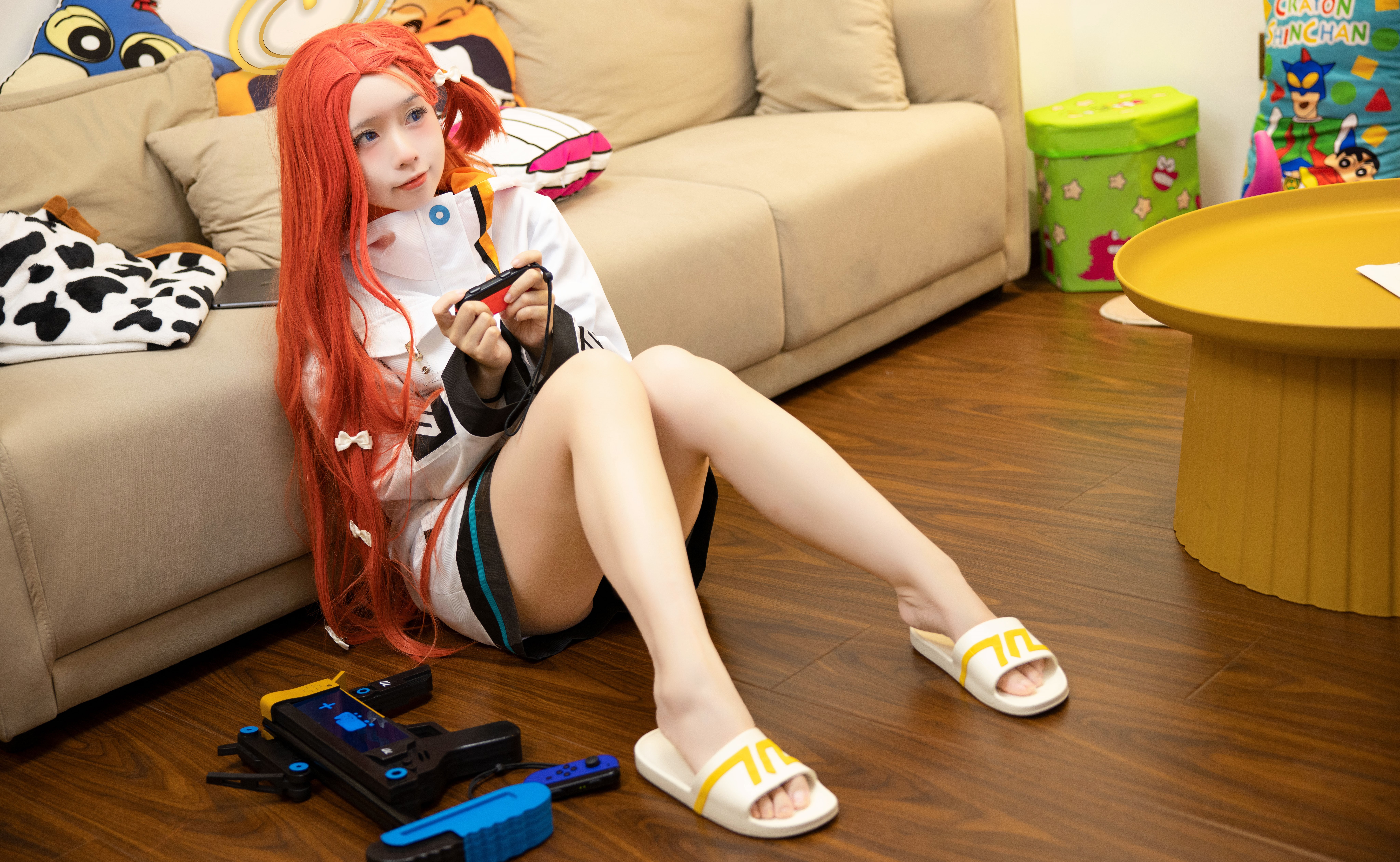 People 8192x5042 G44 (Model) Hanaoka Yuzu couch Nintendo Switch looking at viewer long hair Asian