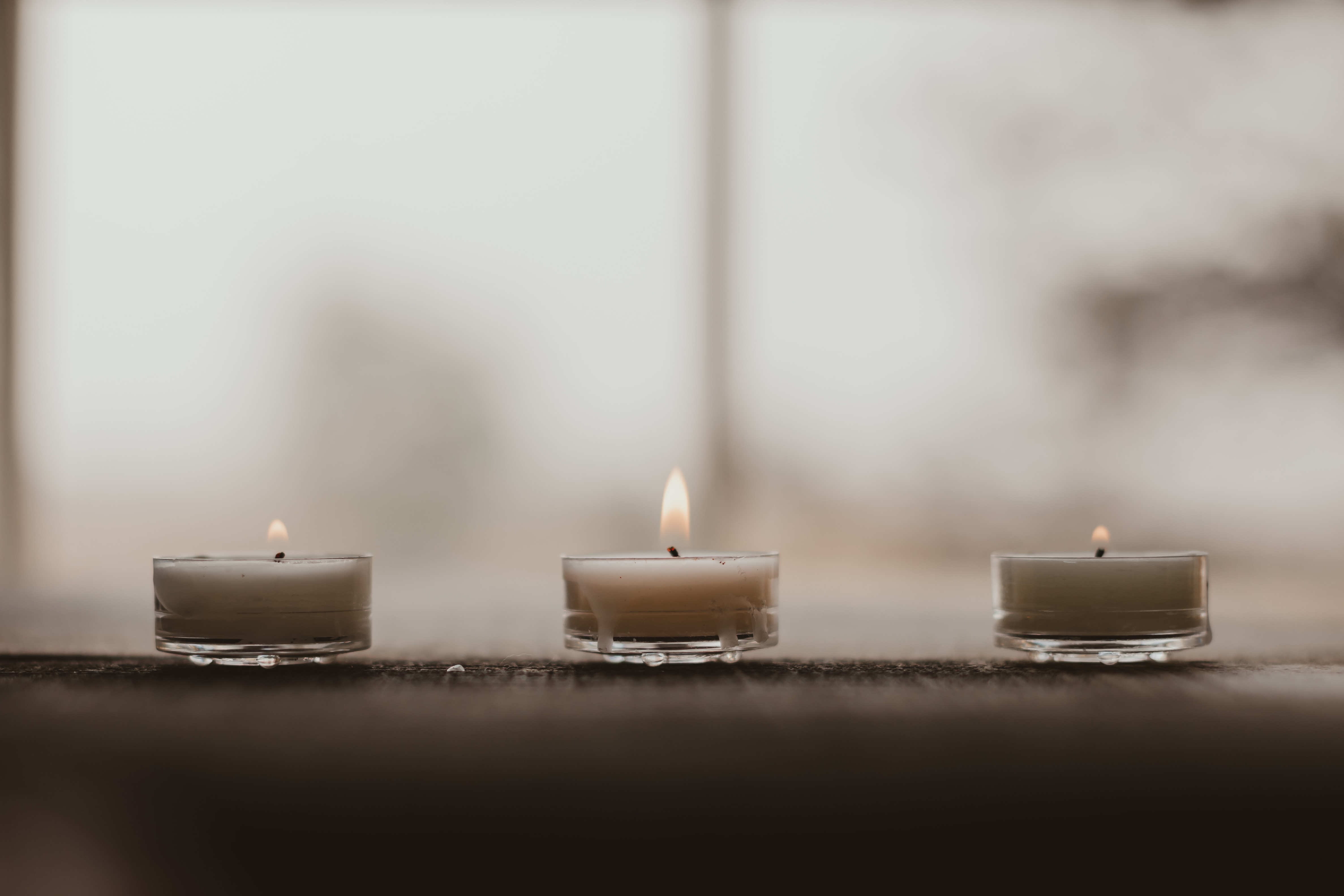 General 4750x3167 calm beige candles bright soft light fire blurred blurry background closeup