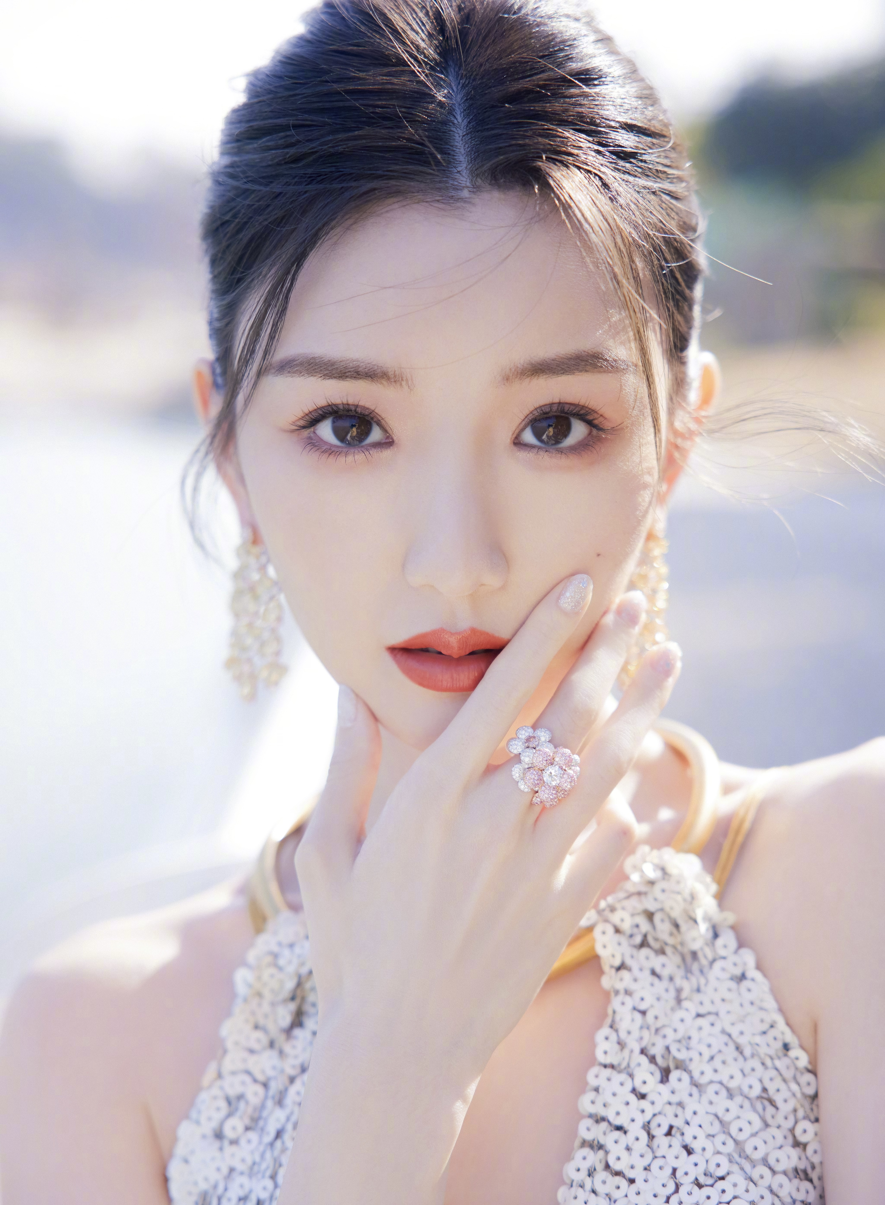 People 2938x3999 sweet berry women simple background celebrity Mao xiaotong Asian