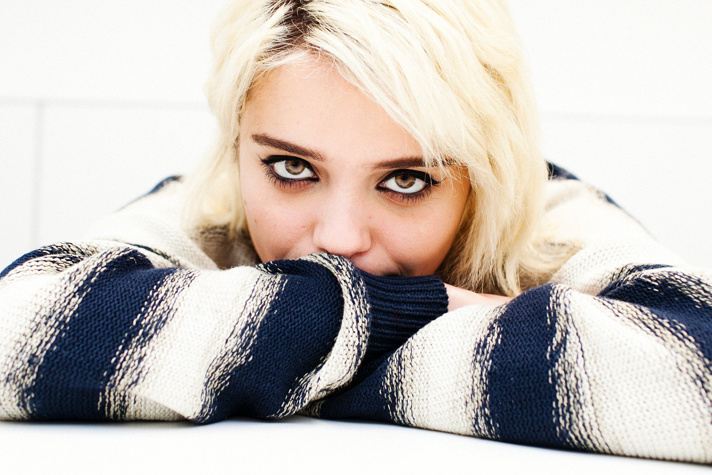 People 1440x960 Sky Ferreira women actress singer blonde closeup simple background