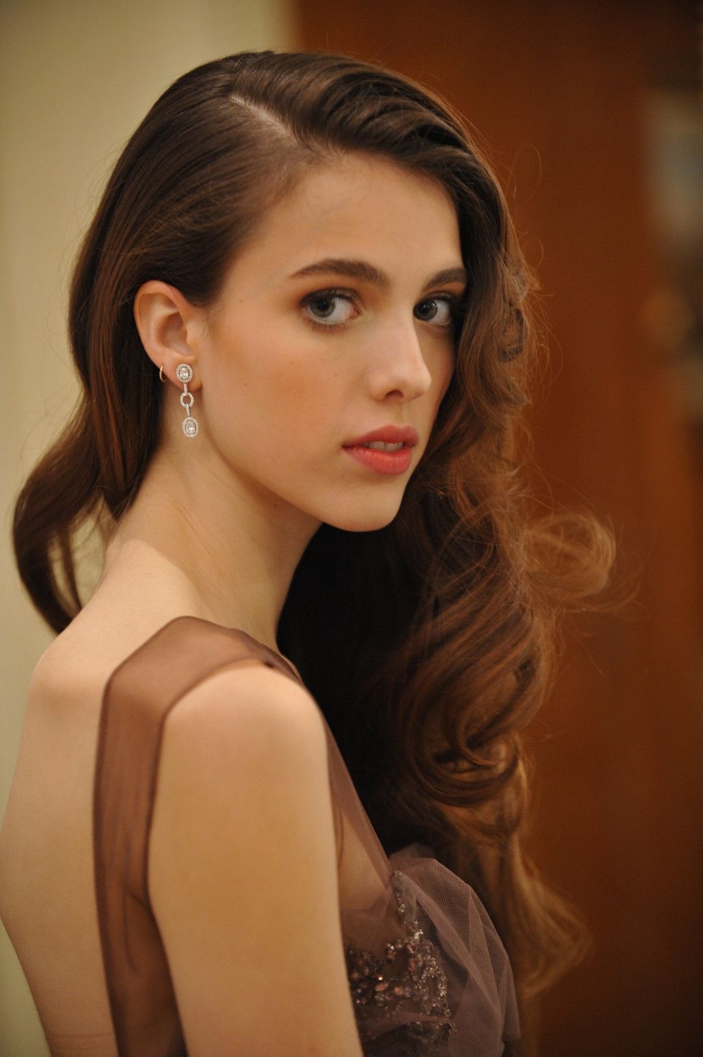 People 1024x1539 Margaret Qualley women actress long hair looking over shoulder brunette earring lipstick classy gray eyes glamour portrait display