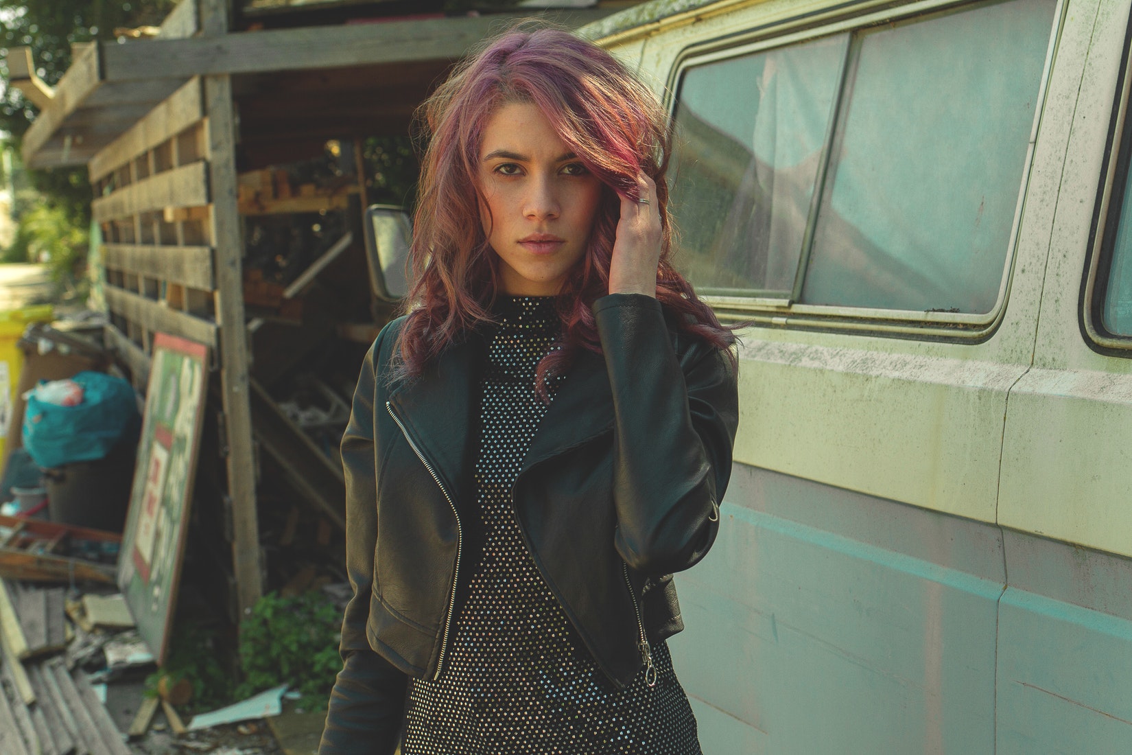 People 1650x1100 women looking at viewer hands in hair purple hair dyed hair long hair leather jacket women outdoors black clothing