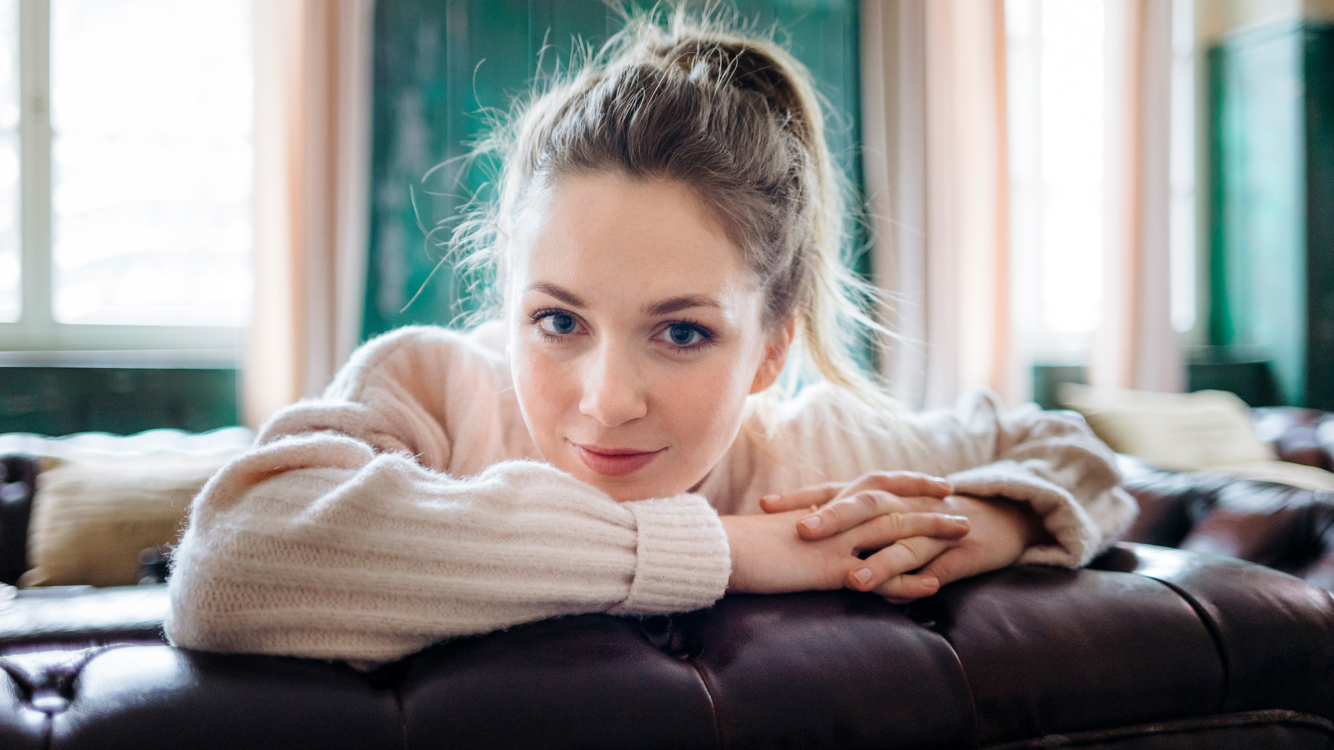 People 1920x1080 women portrait model blonde blue eyes looking at viewer smiling couch depth of field white sweater sweater young women ponytail Jil Funke messy hair women indoors hands crossed window