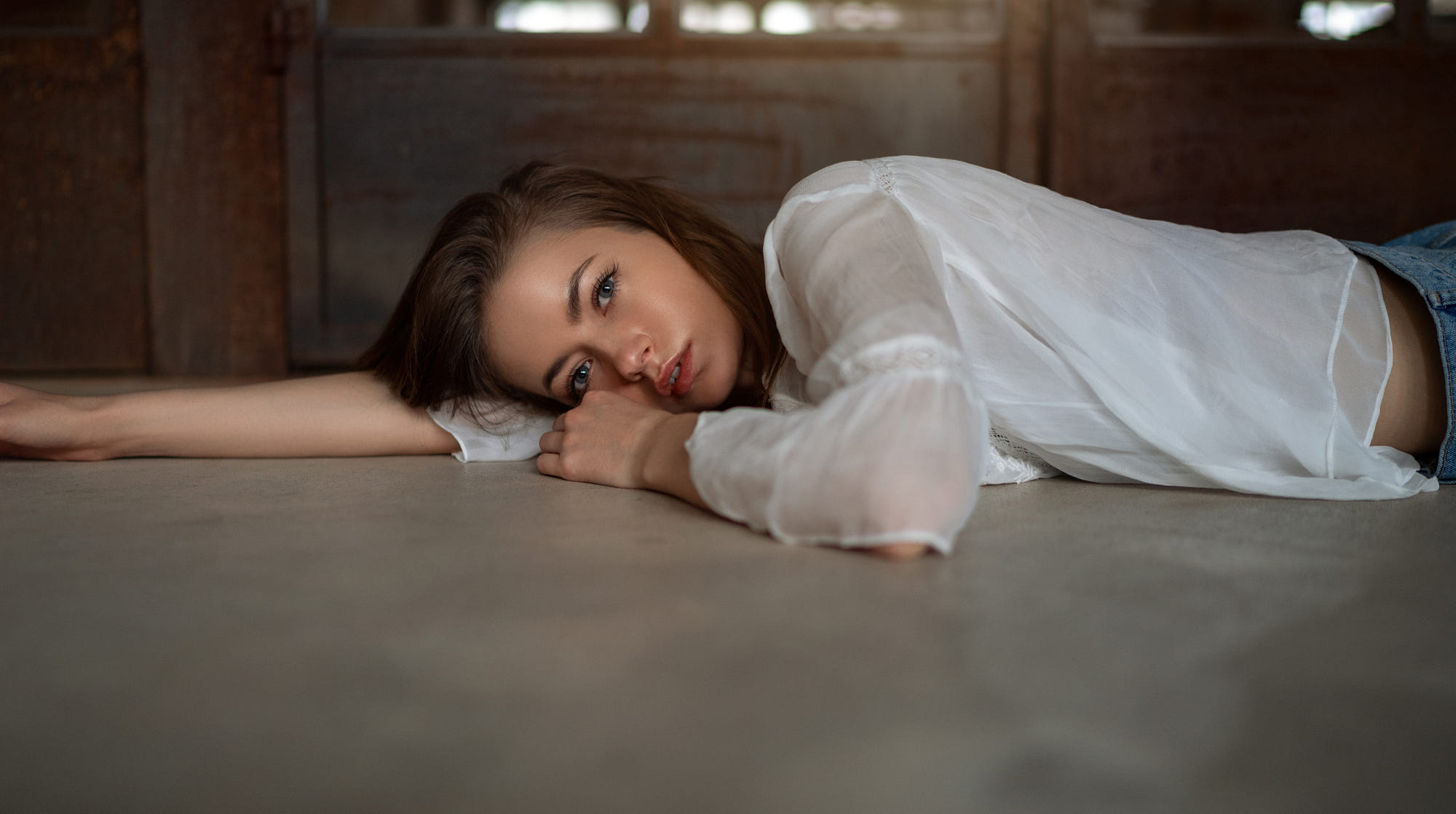 People 2000x1118 women brunette blue eyes white shirt looking at viewer lying on front open mouth John Simon