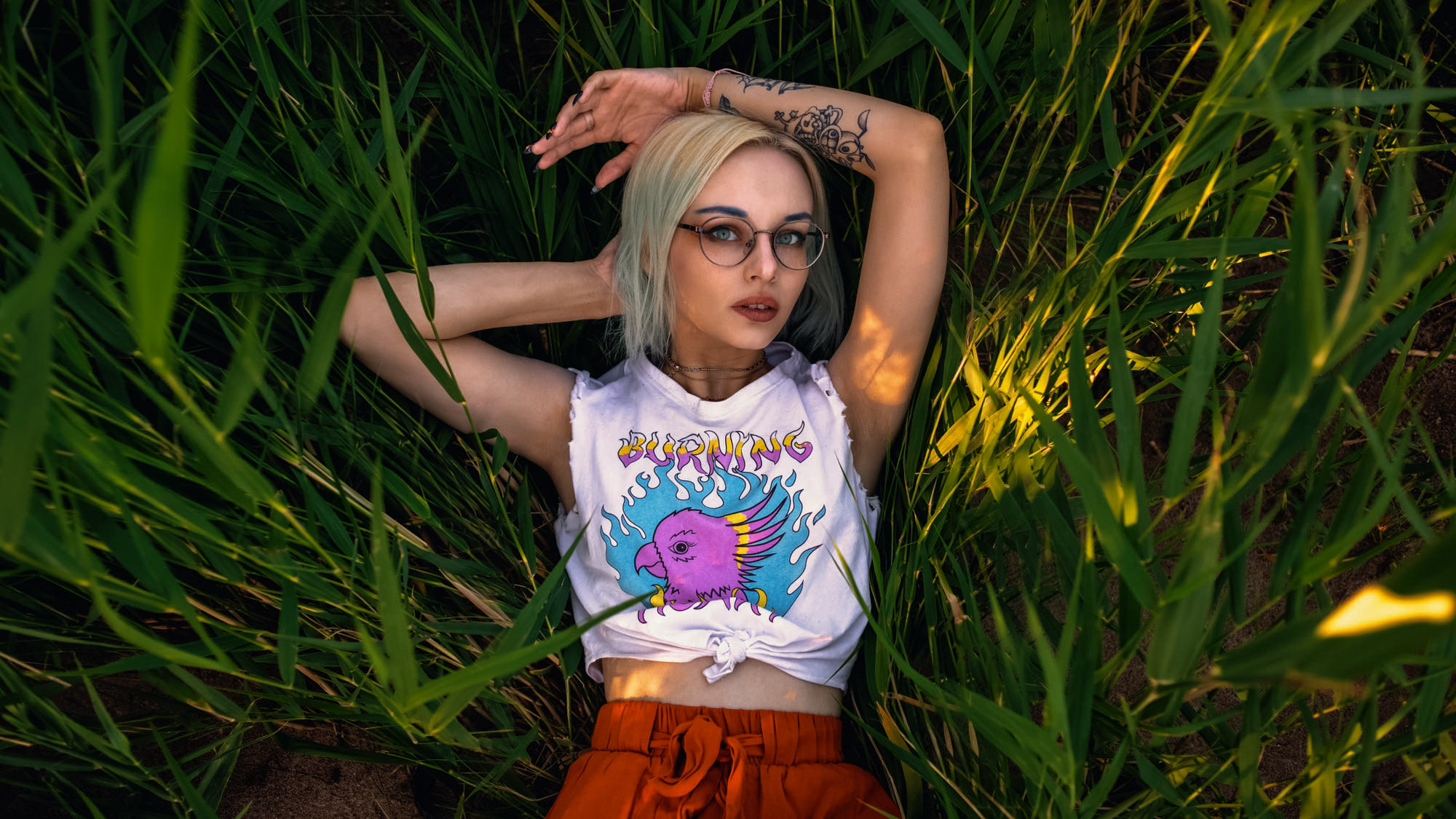 People 2000x1125 women blonde top view glasses armpits T-shirt tattoo women with glasses women outdoors