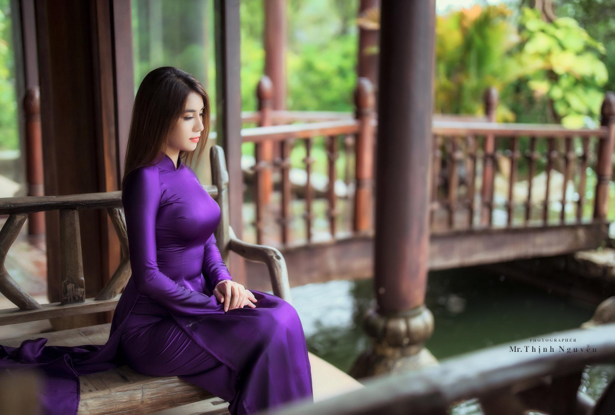 People 2047x1381 model women long hair brunette sitting traditional clothing Vietnamese Vietnam dress áo dài Vietnam