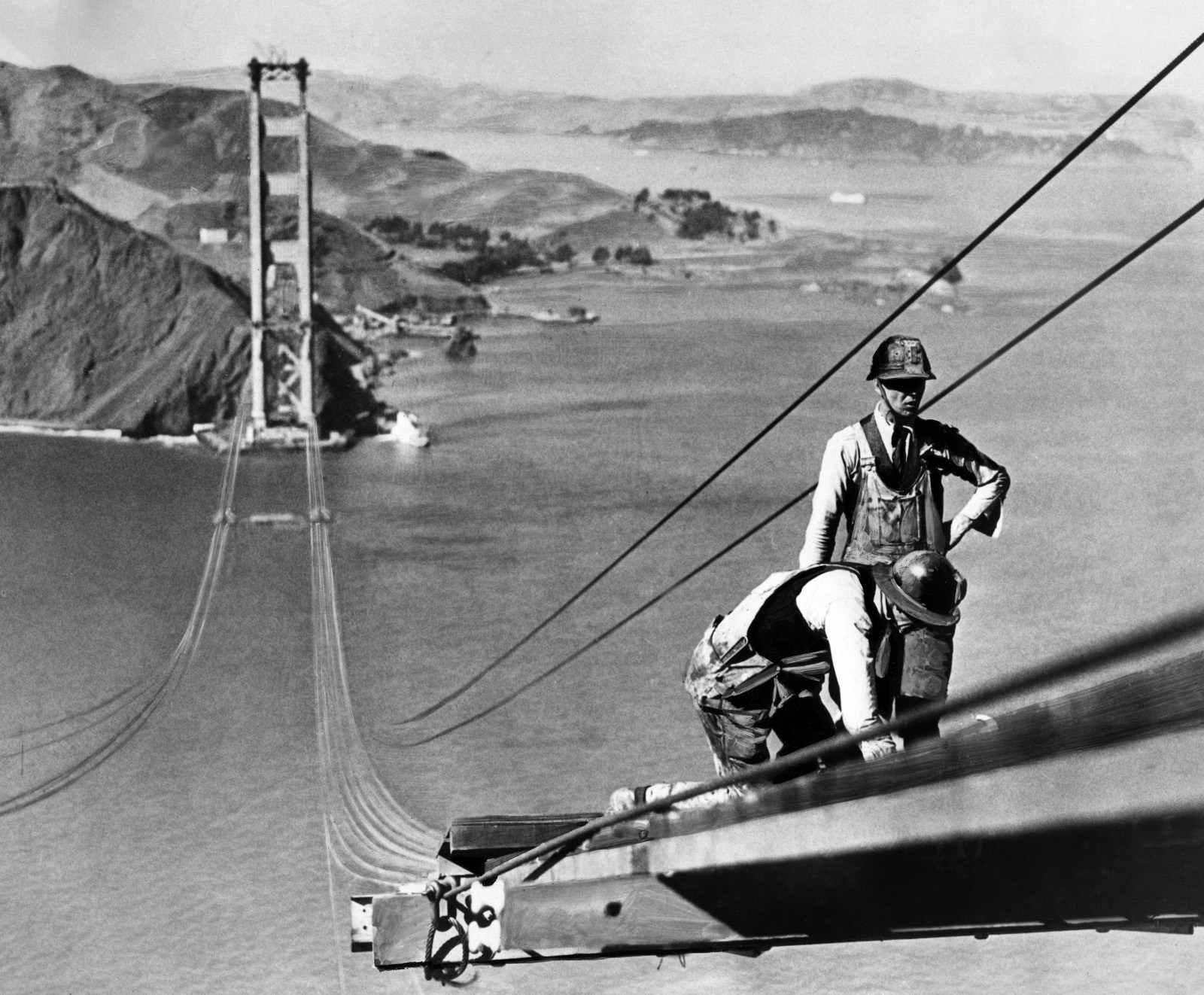 People 1600x1322 men outdoors mountains vintage workers working monochrome men Golden Gate Bridge bridge USA history California