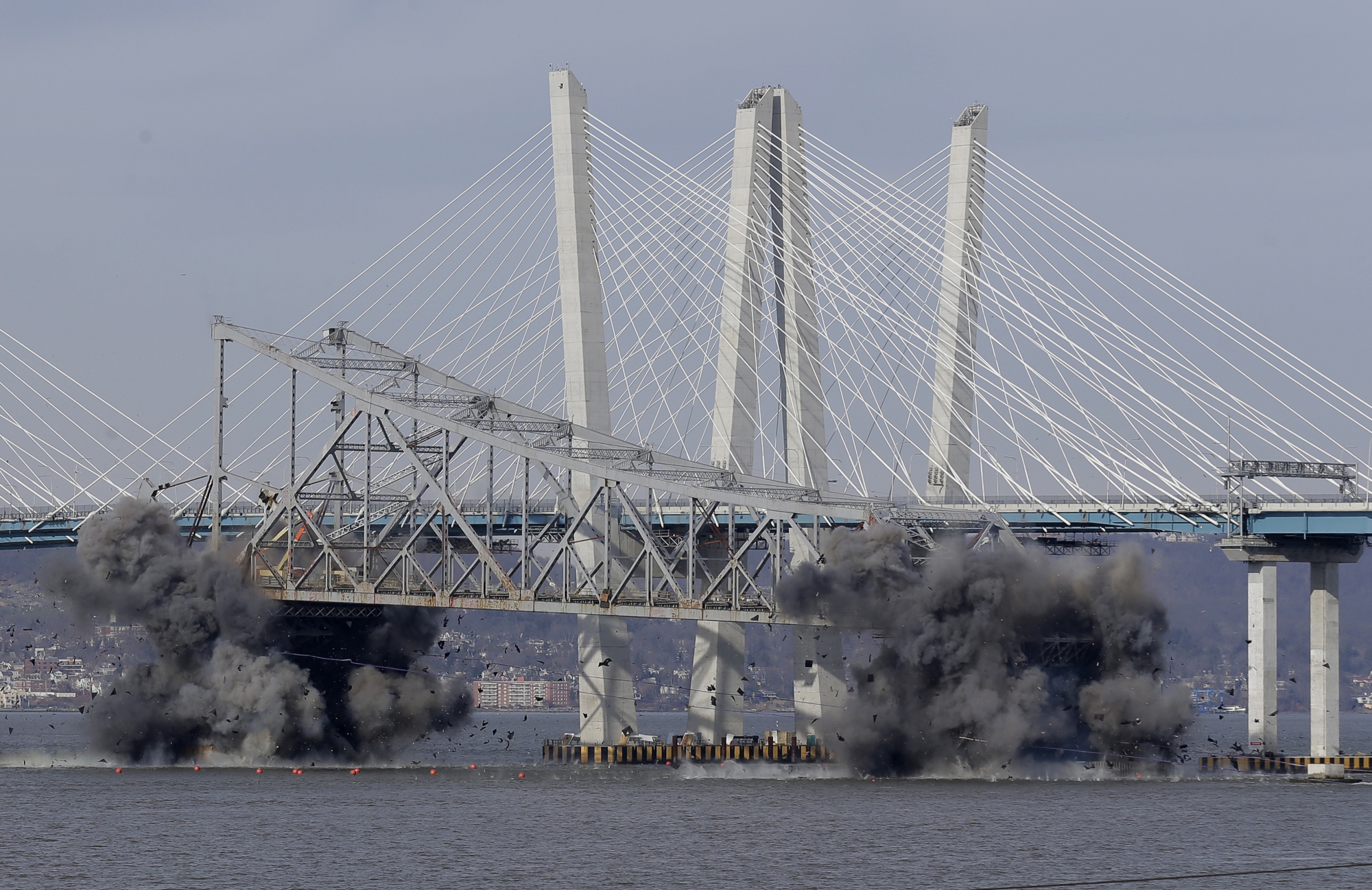 General 2000x1297 architecture bridge water river USA New York City undermining explosion Hudson River smoke old bridge modern ropes