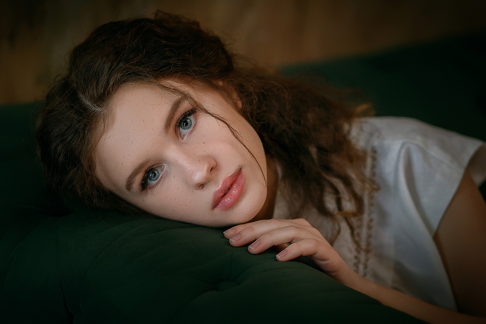 People 1920x1280 women model brunette curly hair looking at viewer gray eyes portrait face pink lipstick blouses couch depth of field indoors women indoors Nastasya Parshina