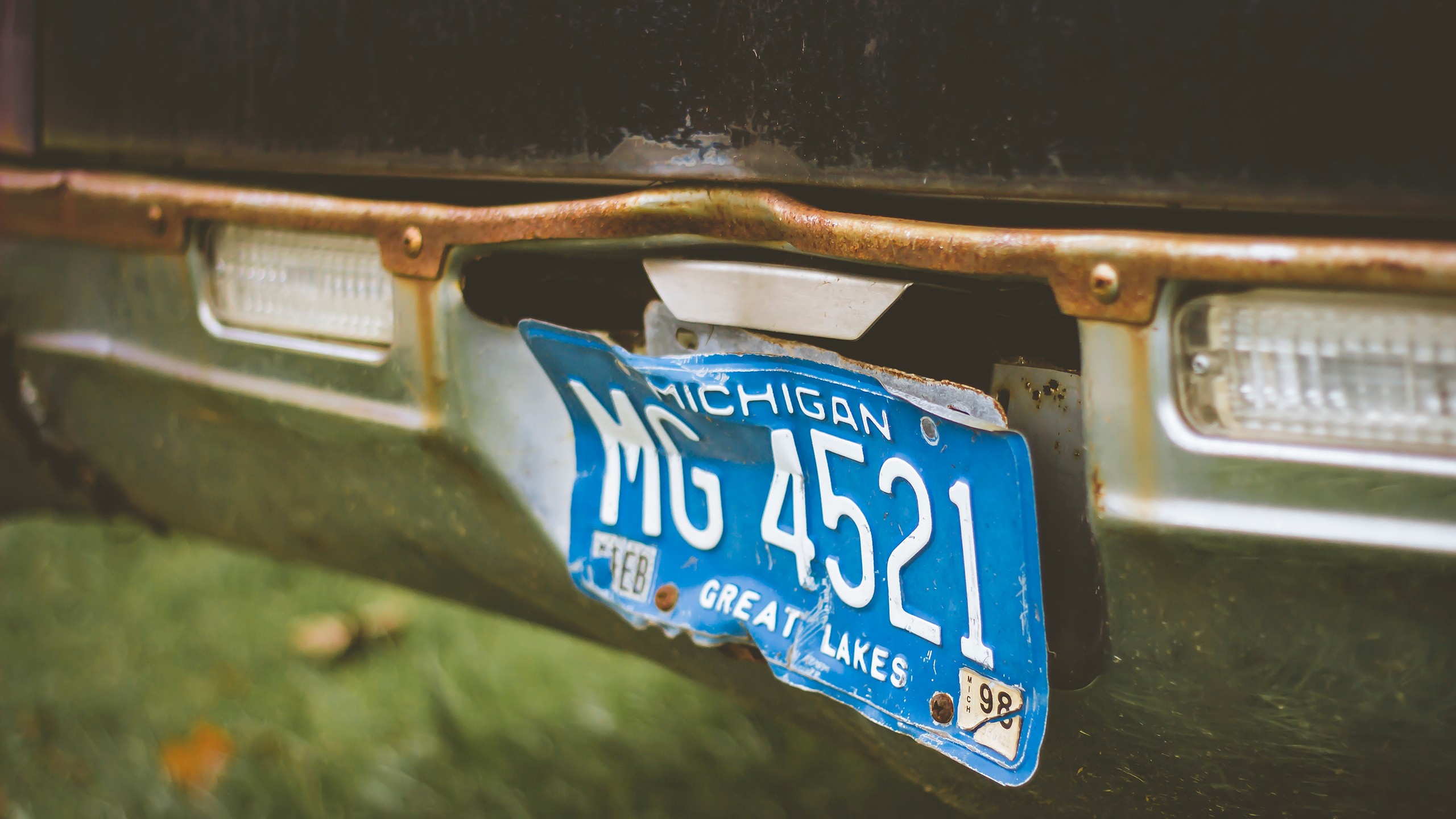 General 2560x1440 Michigan licence plates old car rust