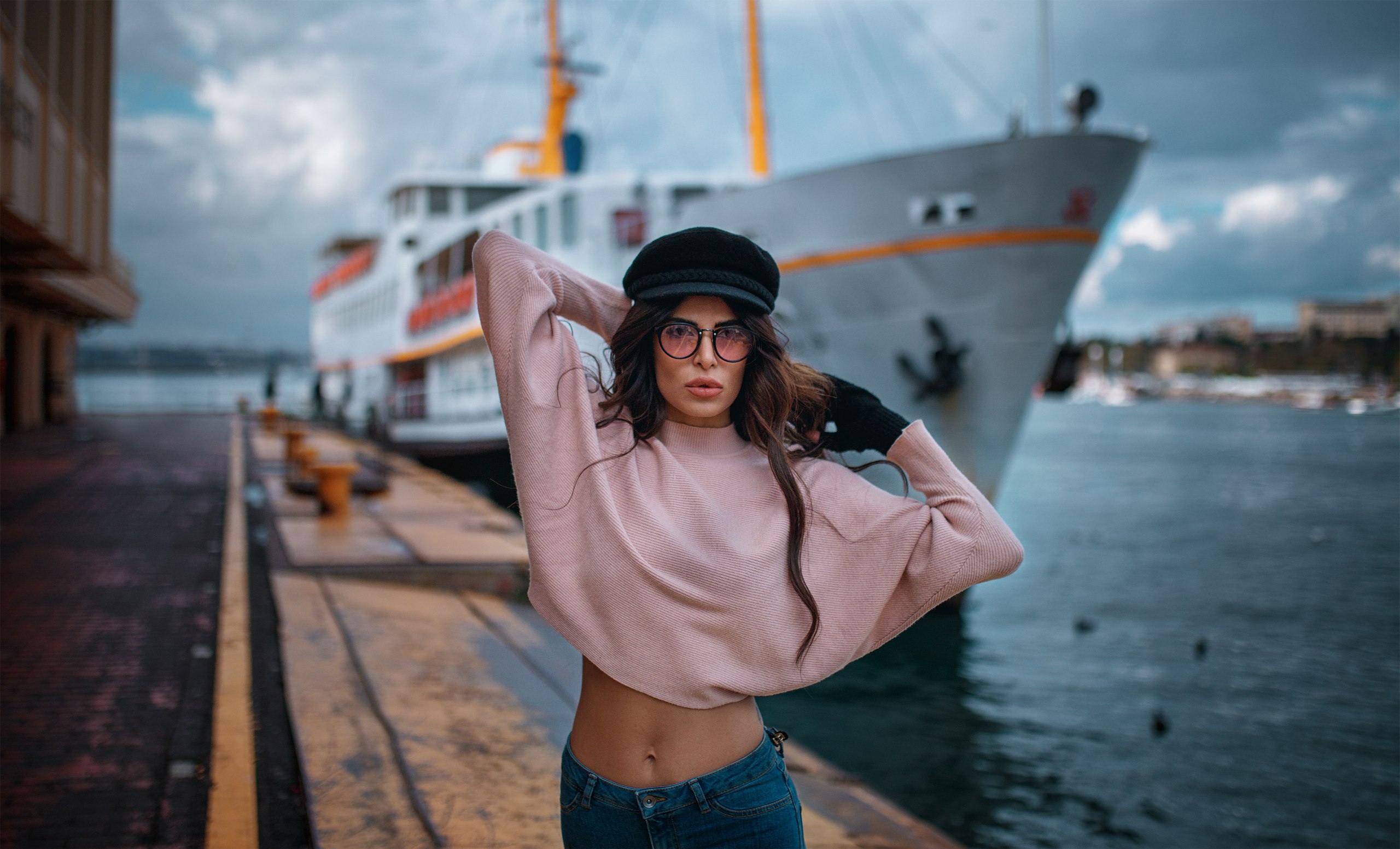 People 2560x1554 women belly ship portrait depth of field women outdoors women with glasses water Istanbul women with boats Hakan Erenler sweater
