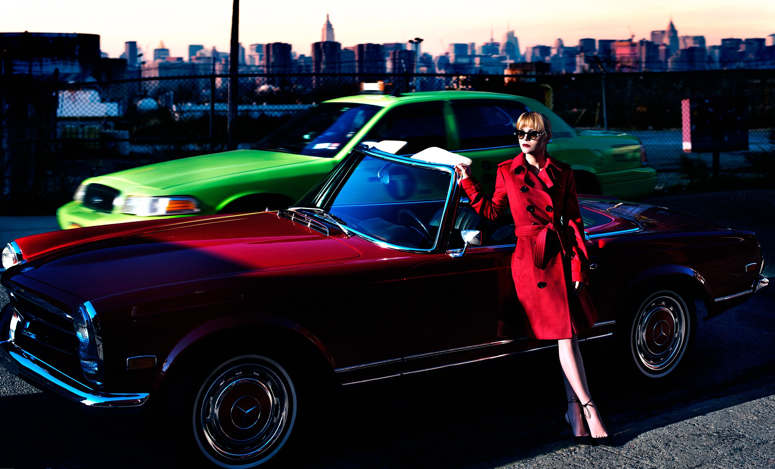 People 2475x1500 women with glasses car vehicle actress Christina Ricci women women with shades leaning