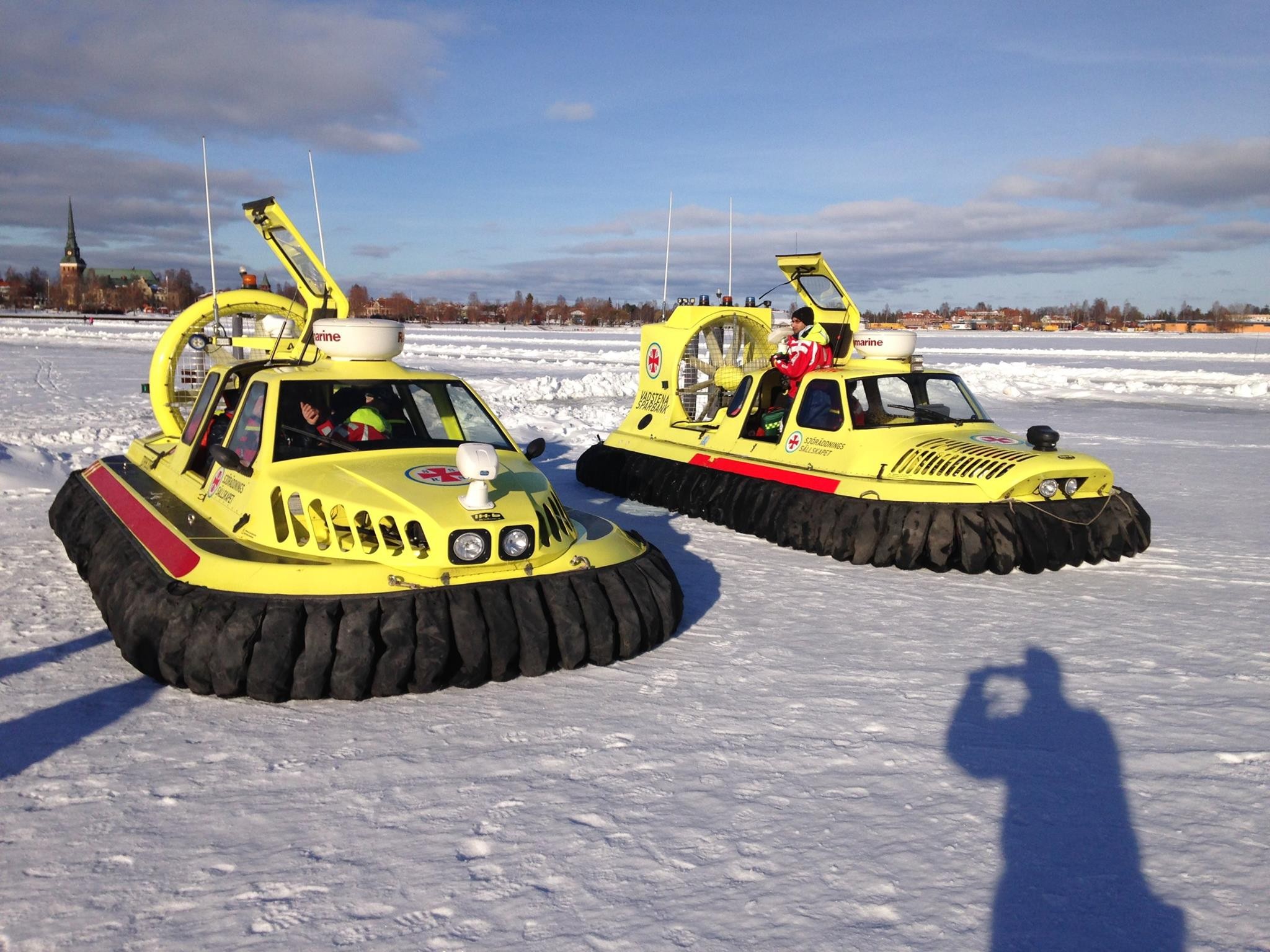 General 2048x1536 hovercraft Sweden snow vehicle