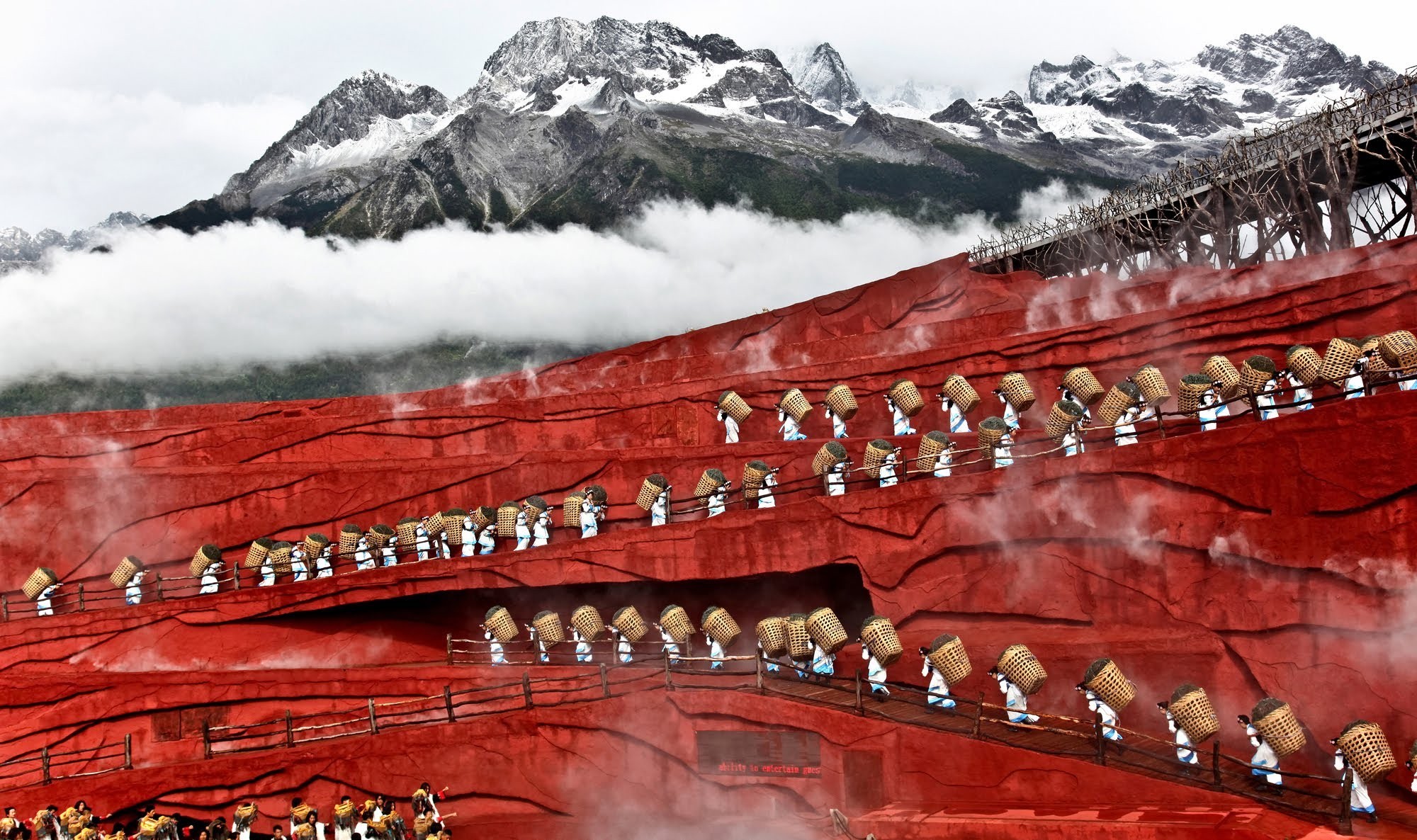 General 2000x1186 China red mountains people