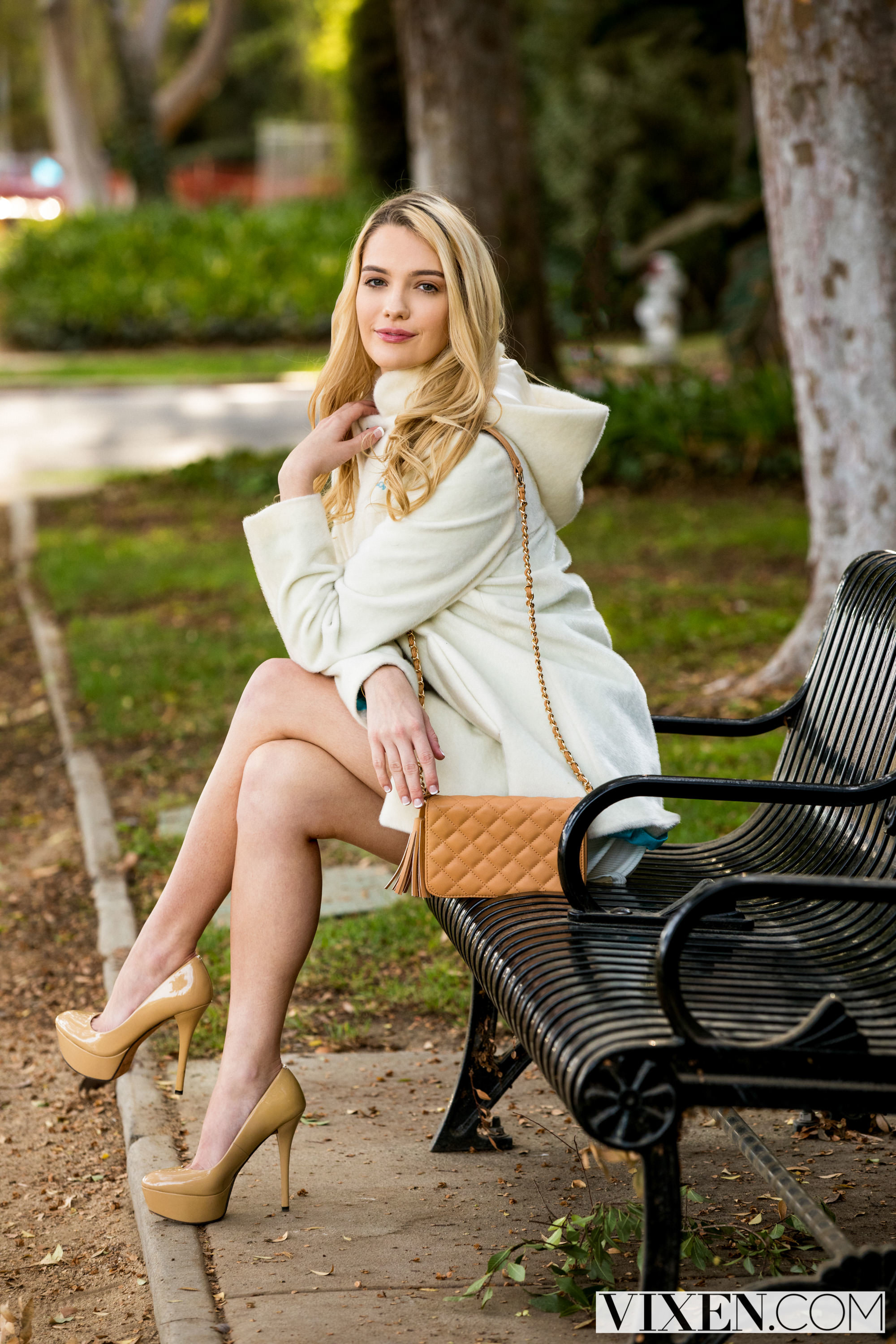 People 2000x3000 model looking at viewer Kenna James white coat legs crossed bench on bench Vixen pornstar portrait display women watermarked outdoors women outdoors looking over shoulder trees wavy hair high heels purse parted lips blonde pointed toes depth of field leaves