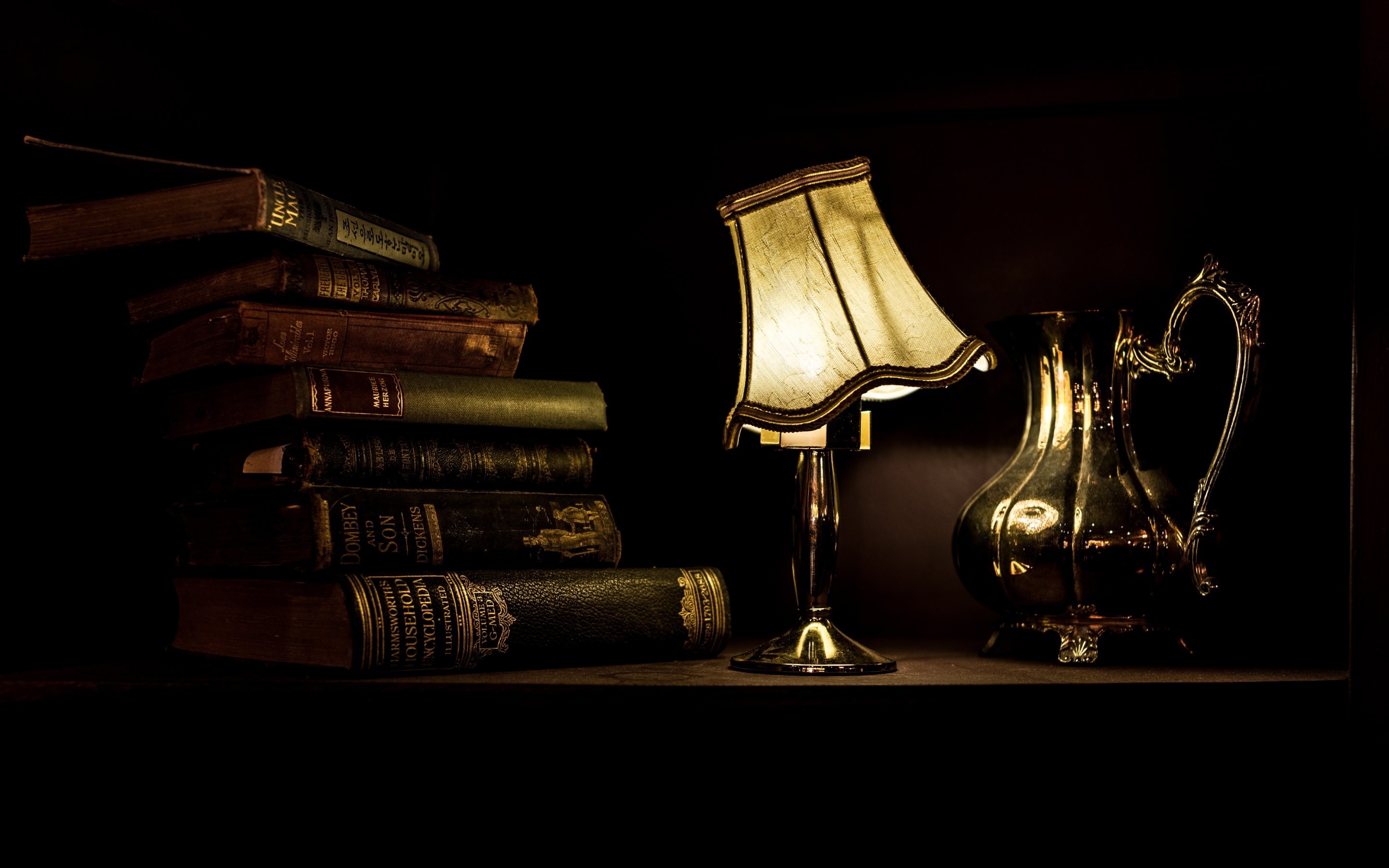 General 2880x1800 lamp books table lights dark indoors