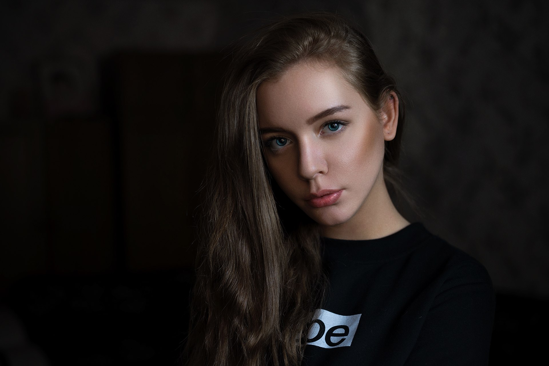 People 1920x1281 women portrait face blue eyes sweatshirts black top closeup