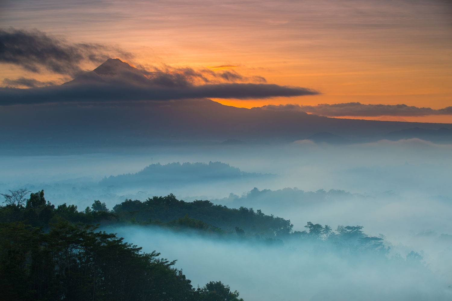 General 1500x1000 landscape photography nature sunrise volcano mist mountains hills valley clouds Indonesia Asia