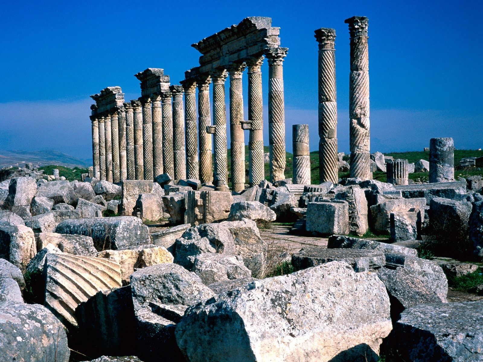 General 1600x1200 history outdoors ruins Syria apamea