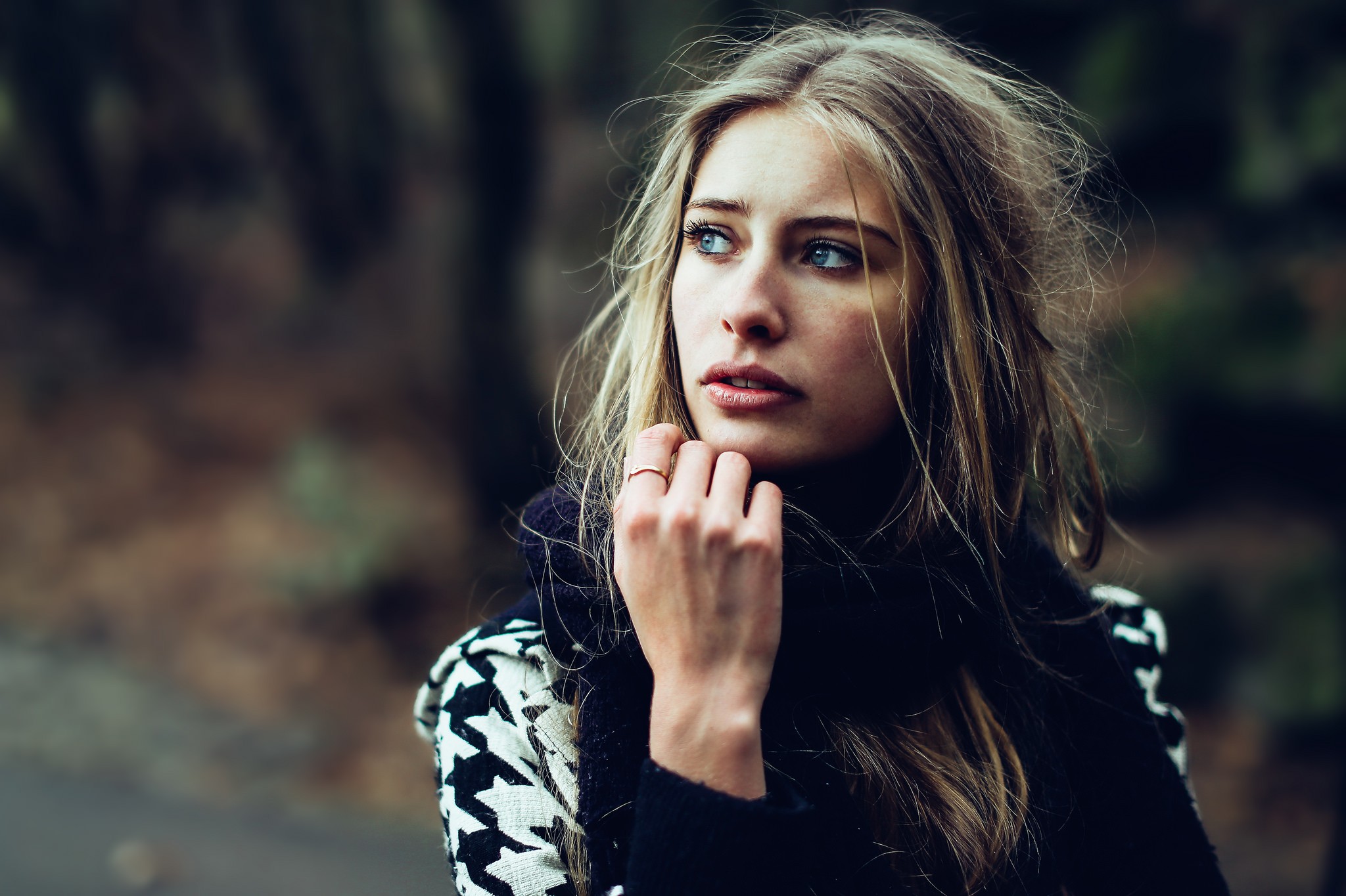 People 2048x1365 women brunette blue eyes looking away women outdoors Camille Rochette looking into the distance outdoors